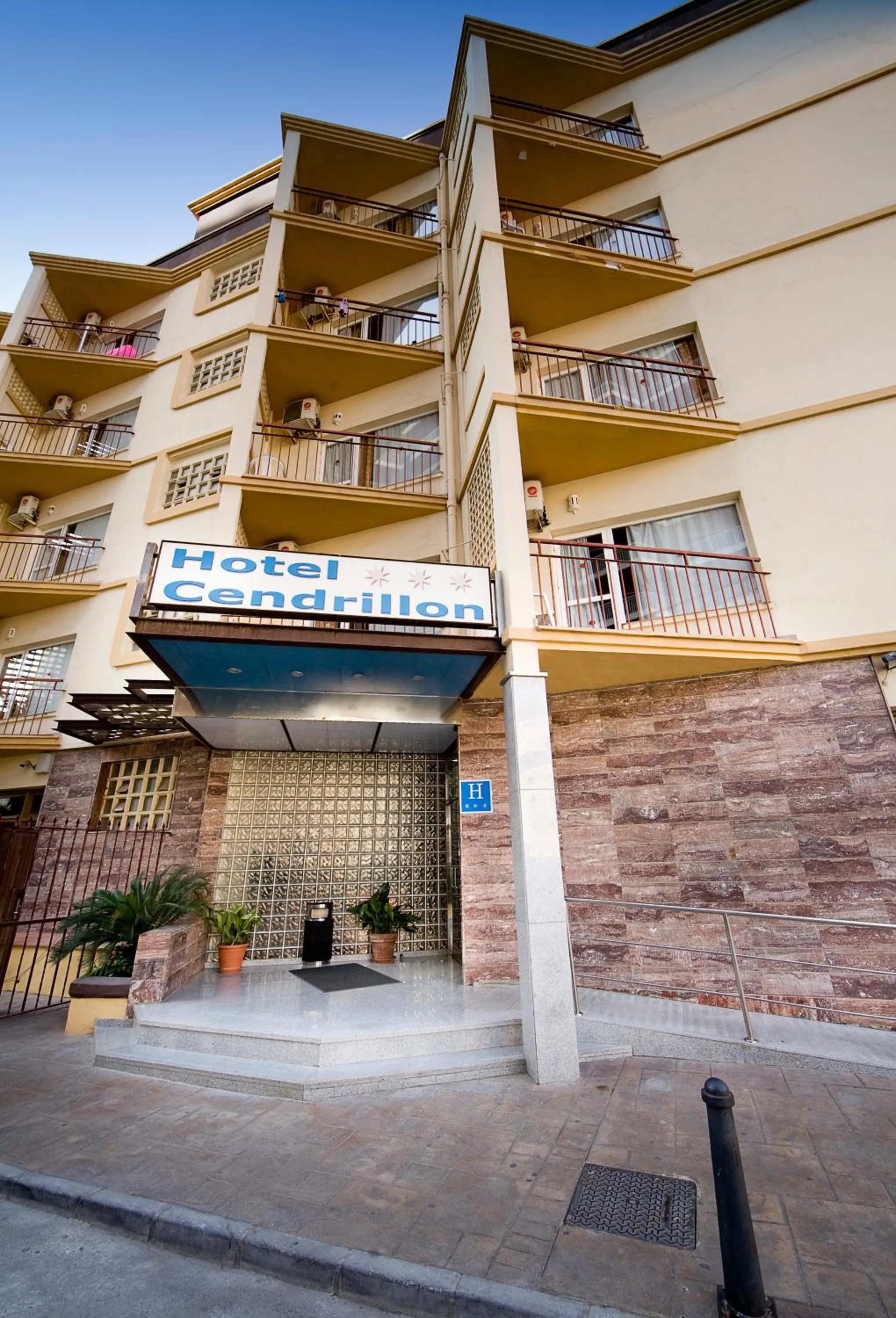 Property building in Hotel Monarque Cendrillón