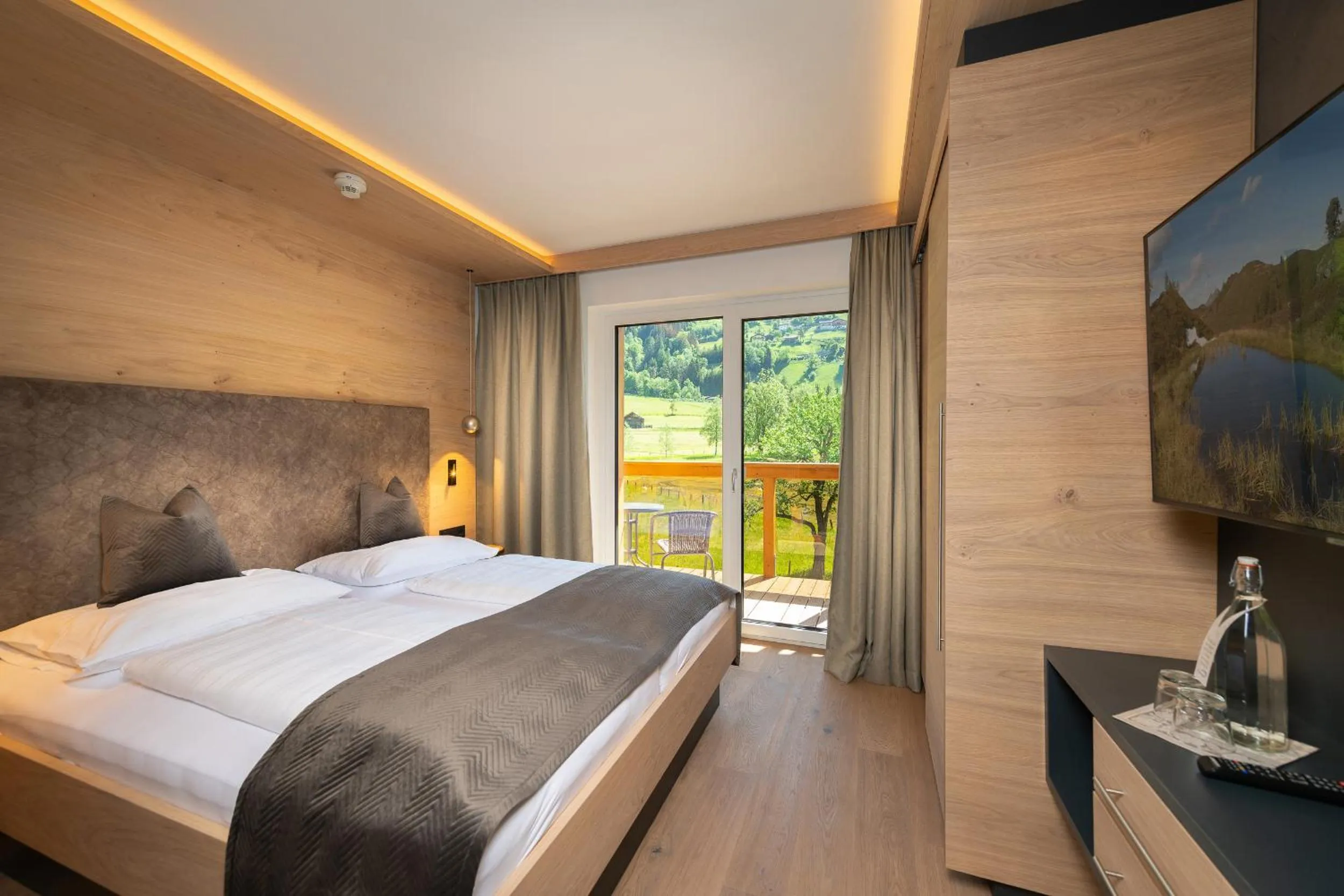 Bed in Hotel Alpina