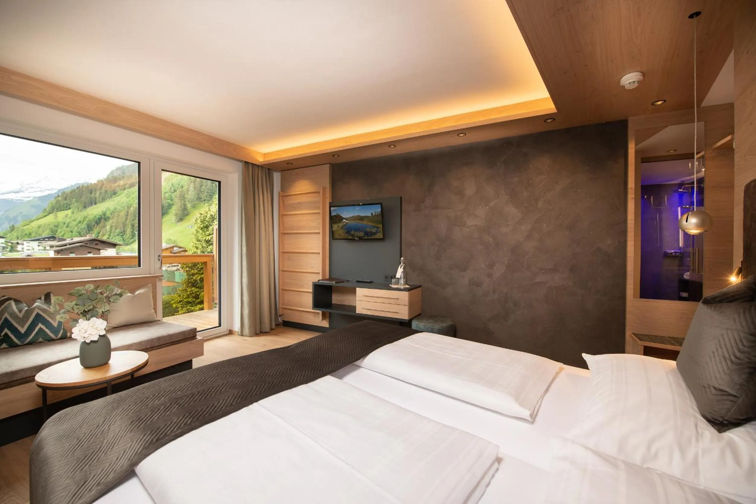 View (from property/room), Bed in Hotel Alpina