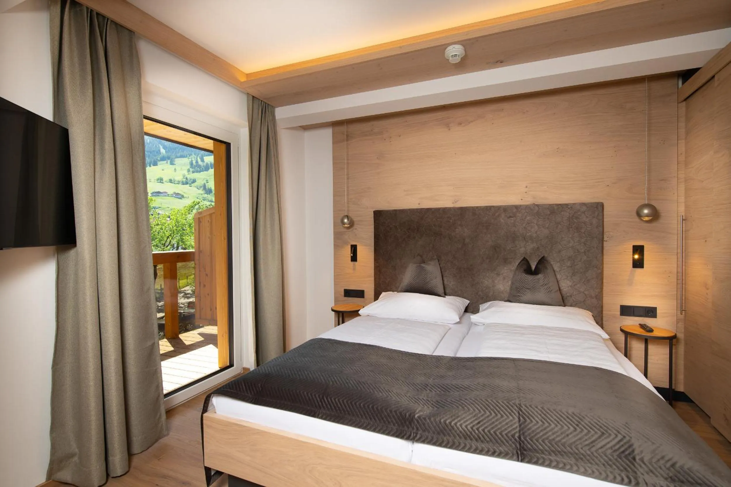 Bedroom, Bed in Hotel Alpina