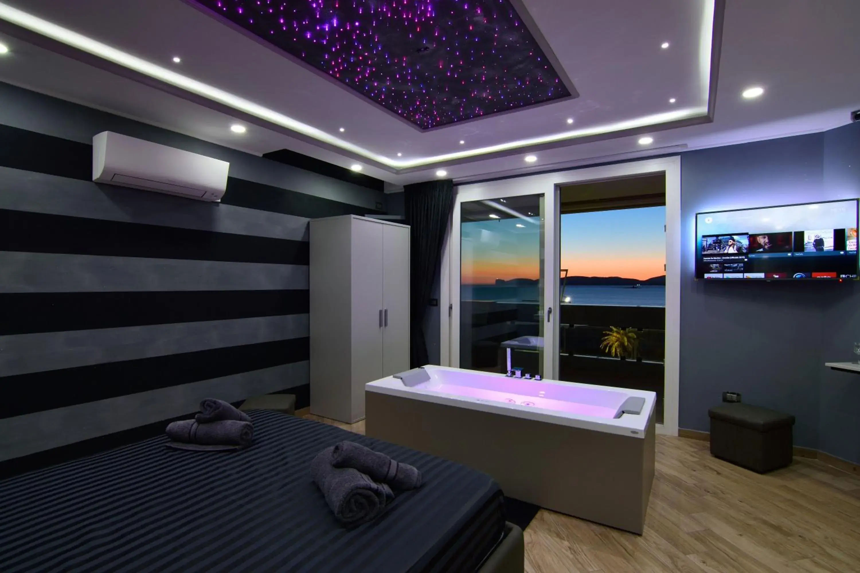 King Suite with Sea View in Starry Sky Charming House King Suite with Sea View in Starry Sky Charming House
