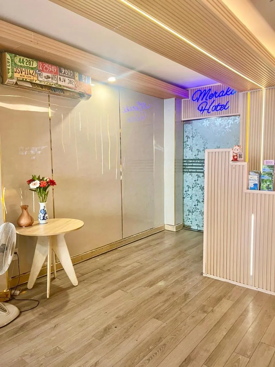 Communal lounge/ TV room in Meraki Hotel