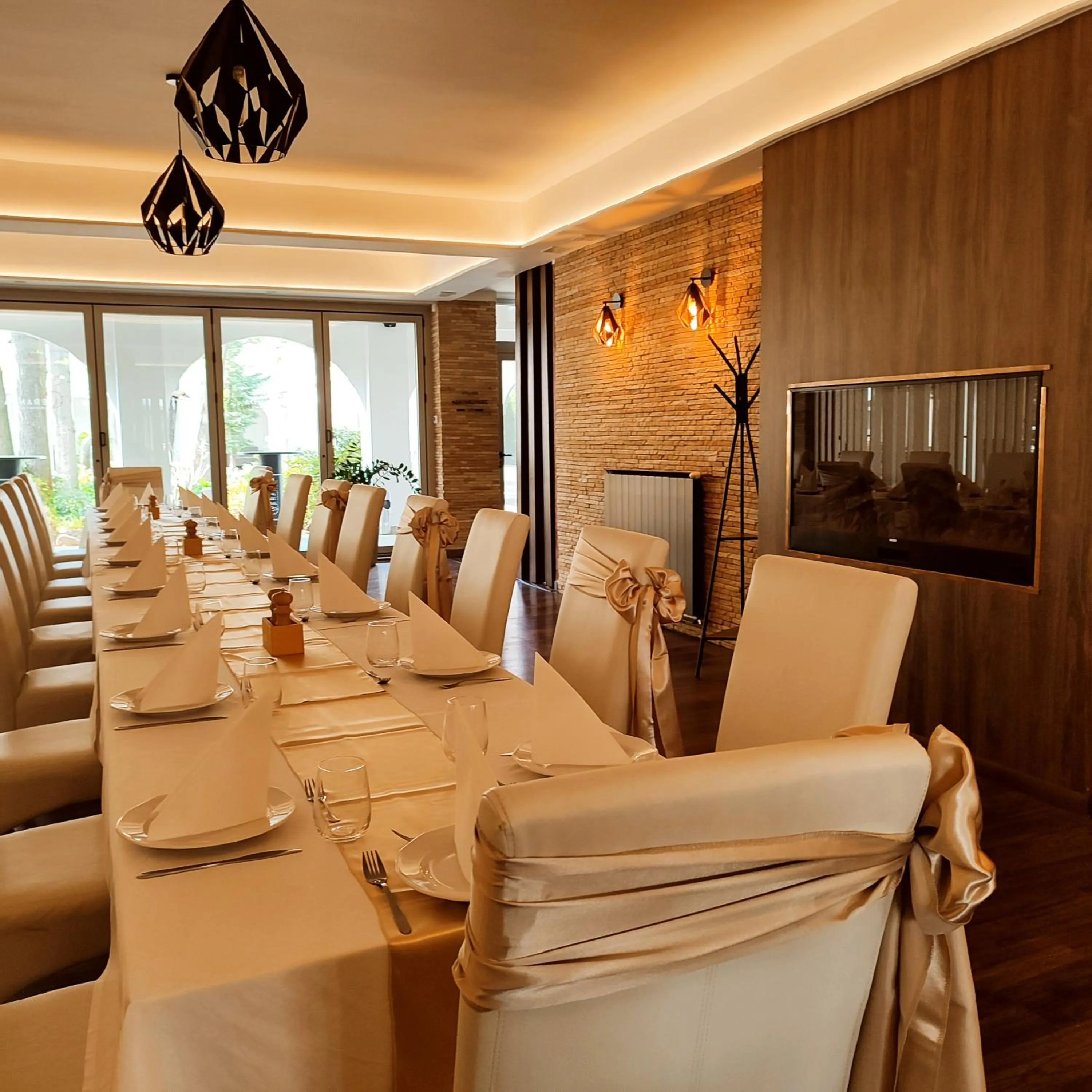 Restaurant/places to eat in Öreg-tó Hotel és Rendezvénytér