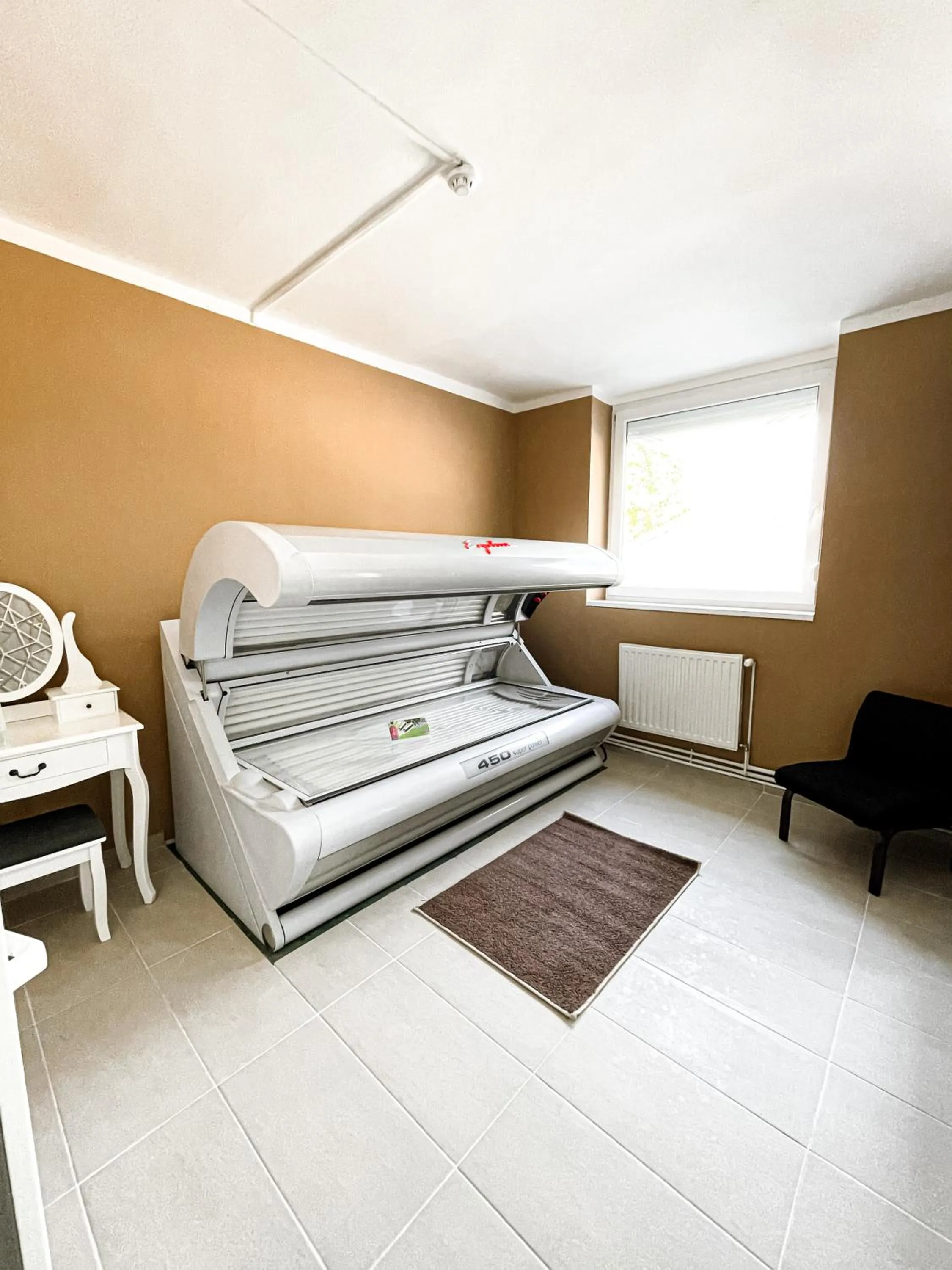 Solarium, Bed in Öreg-tó Hotel és Rendezvénytér