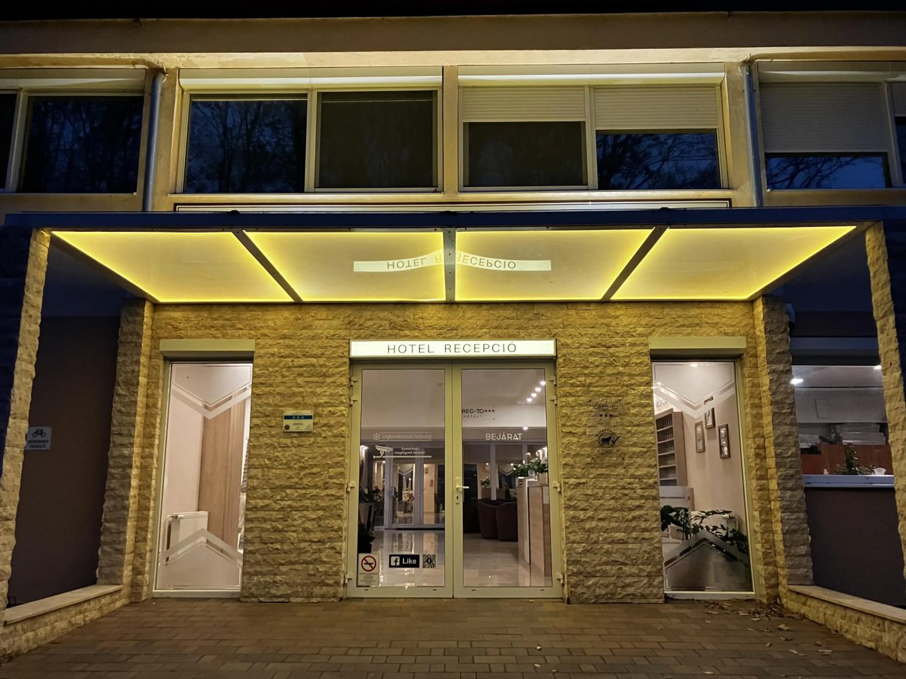 Property building in Öreg-tó Hotel és Rendezvénytér