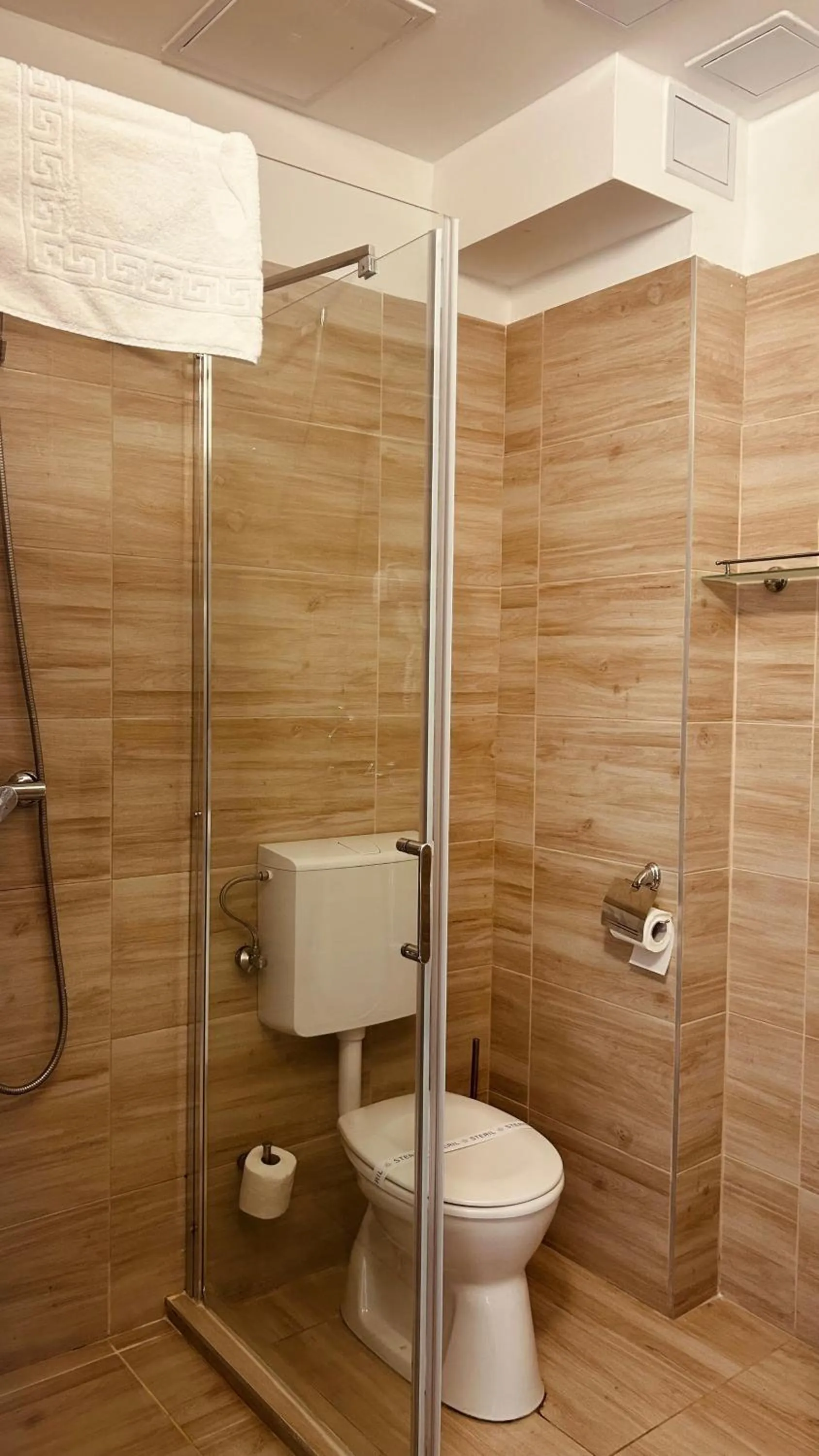 Bathroom in Öreg-tó Hotel és Rendezvénytér