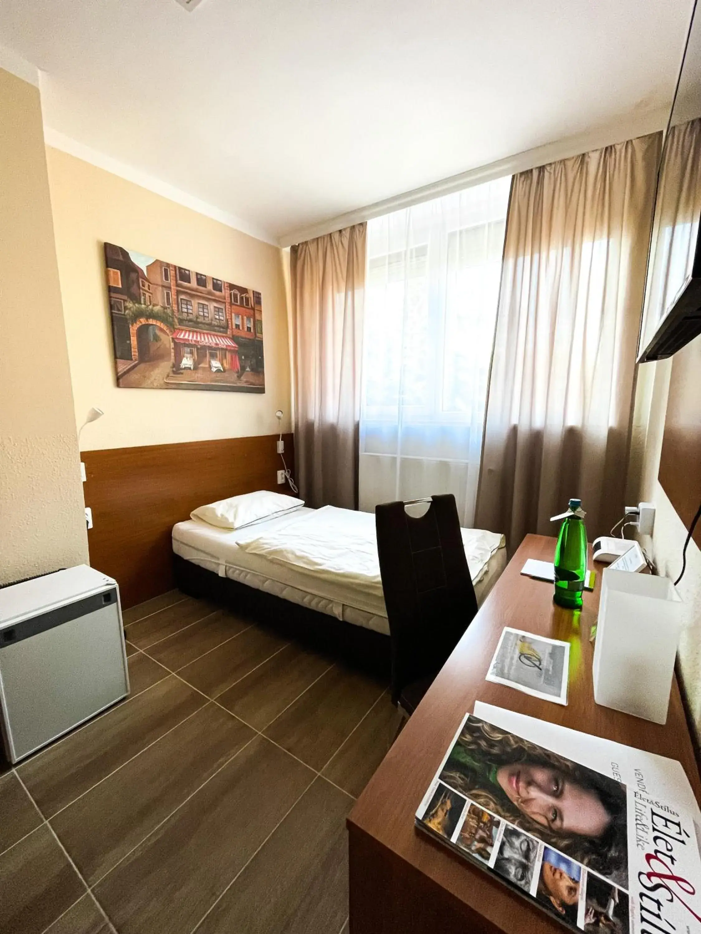 Single Room with Bathroom - single occupancy in Öreg-tó Hotel és Rendezvénytér Single Room with Bathroom - single occupancy in Öreg-tó Hotel és Rendezvénytér