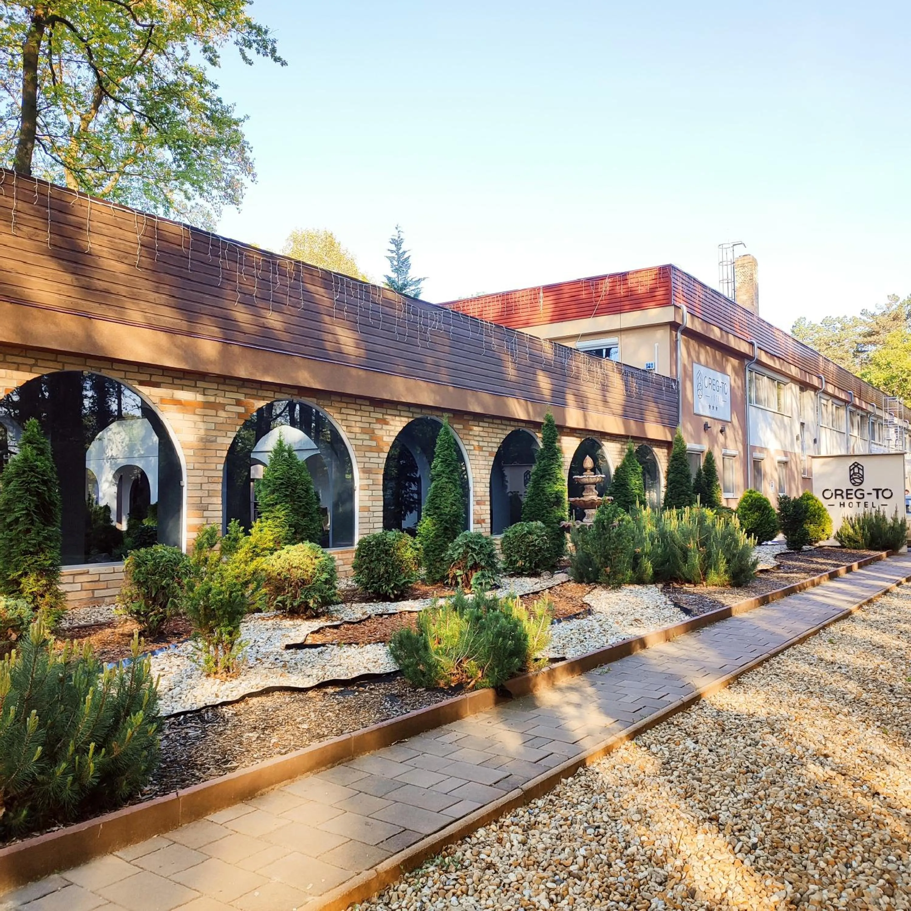 Property building in Öreg-tó Hotel és Rendezvénytér