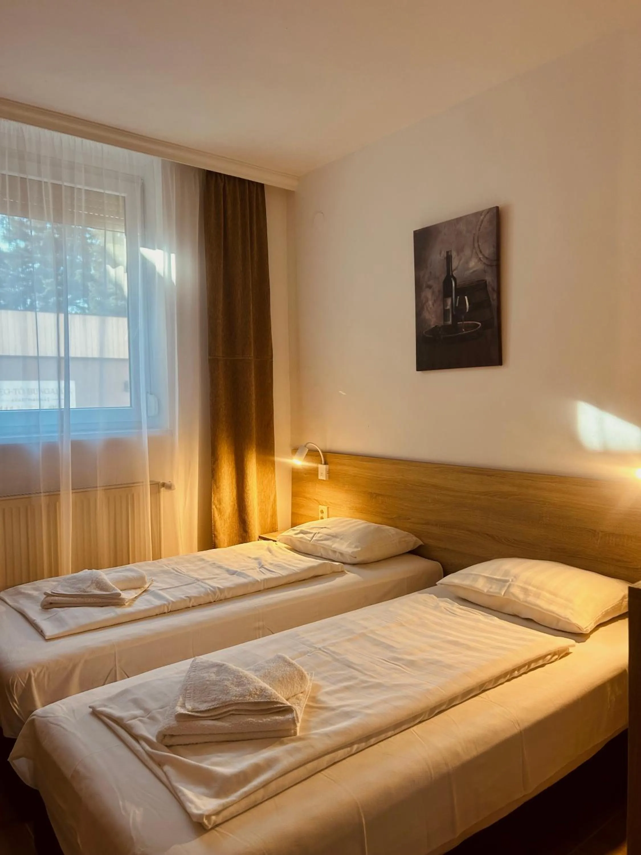 Bedroom, Bed in Öreg-tó Hotel és Rendezvénytér