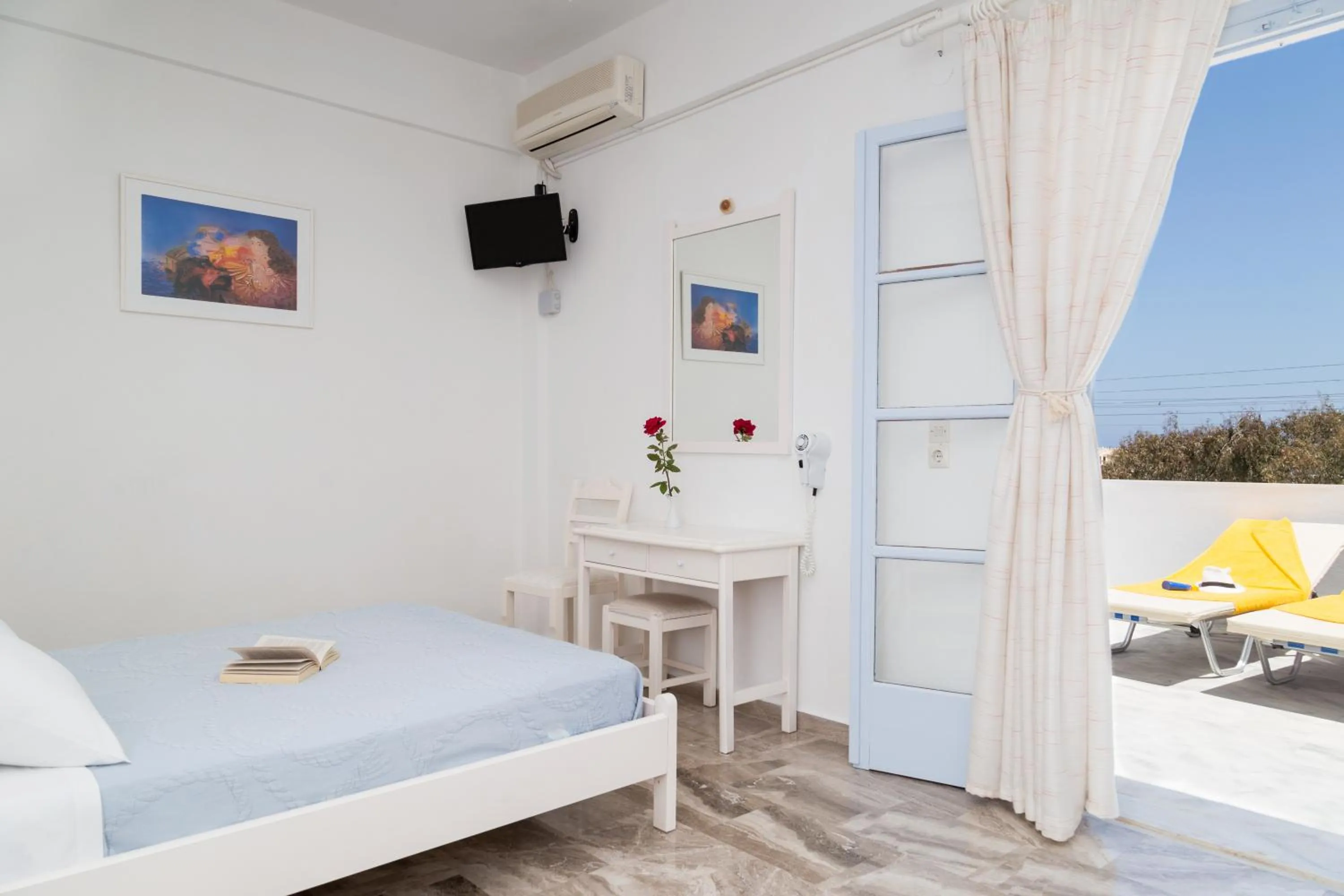 TV and multimedia in Areti Hotel