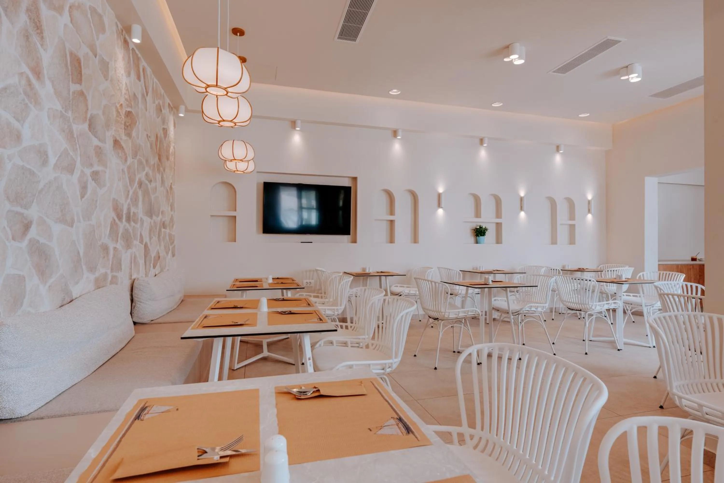 Restaurant/places to eat in Margarenia