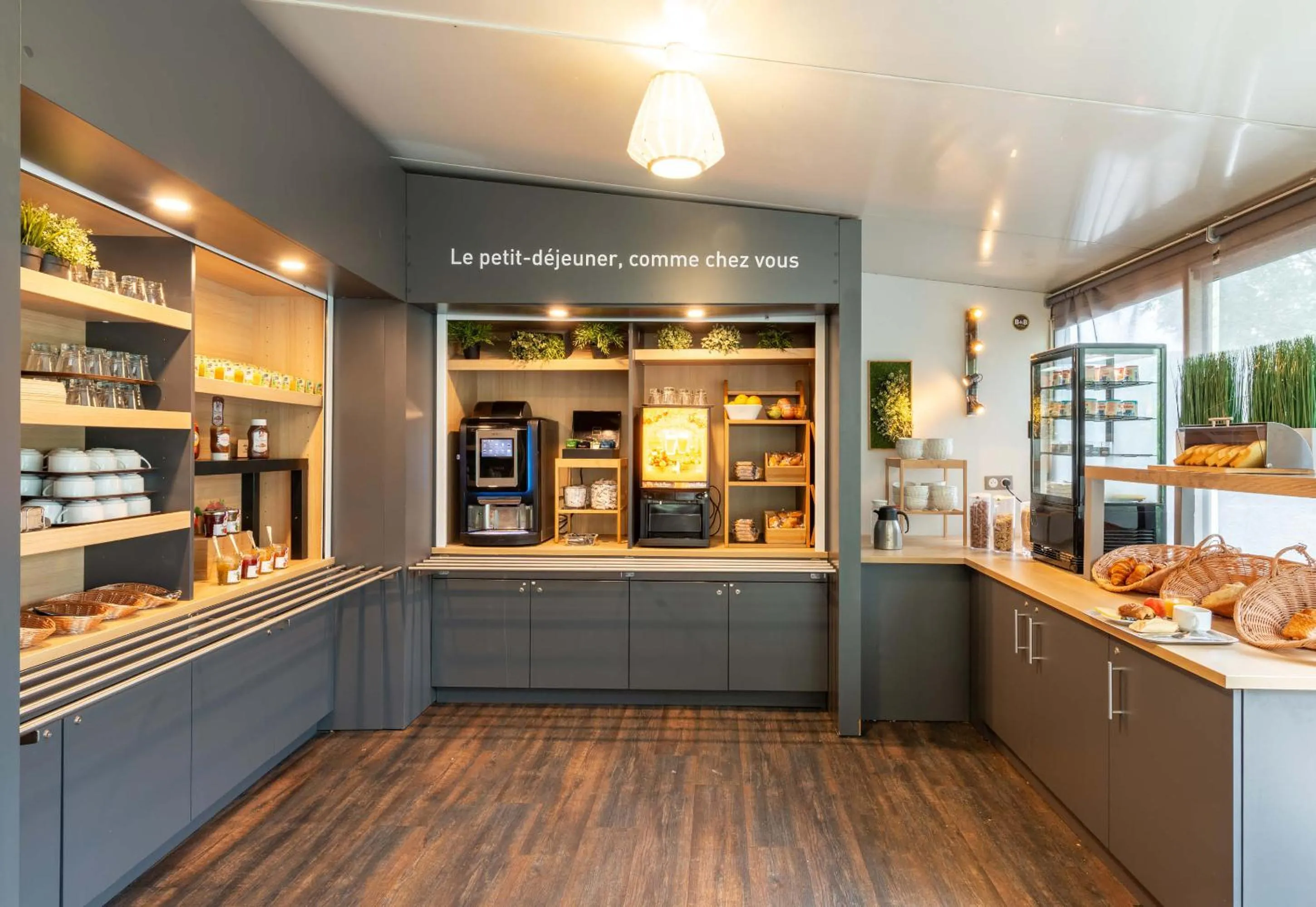 Buffet breakfast in B&B HOTEL Montpellier Vendargues