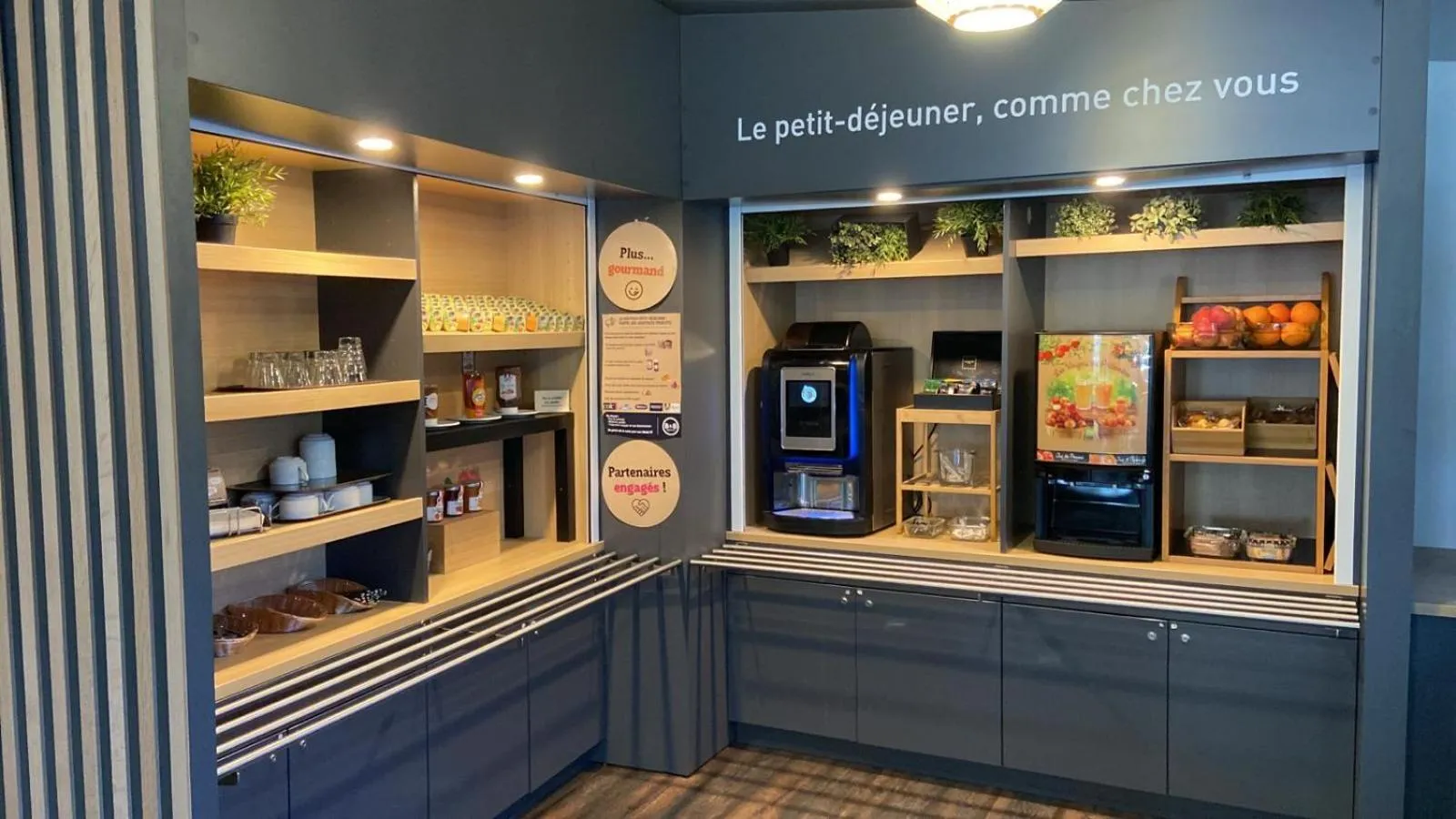 Buffet breakfast in B&B HOTEL Montpellier Vendargues