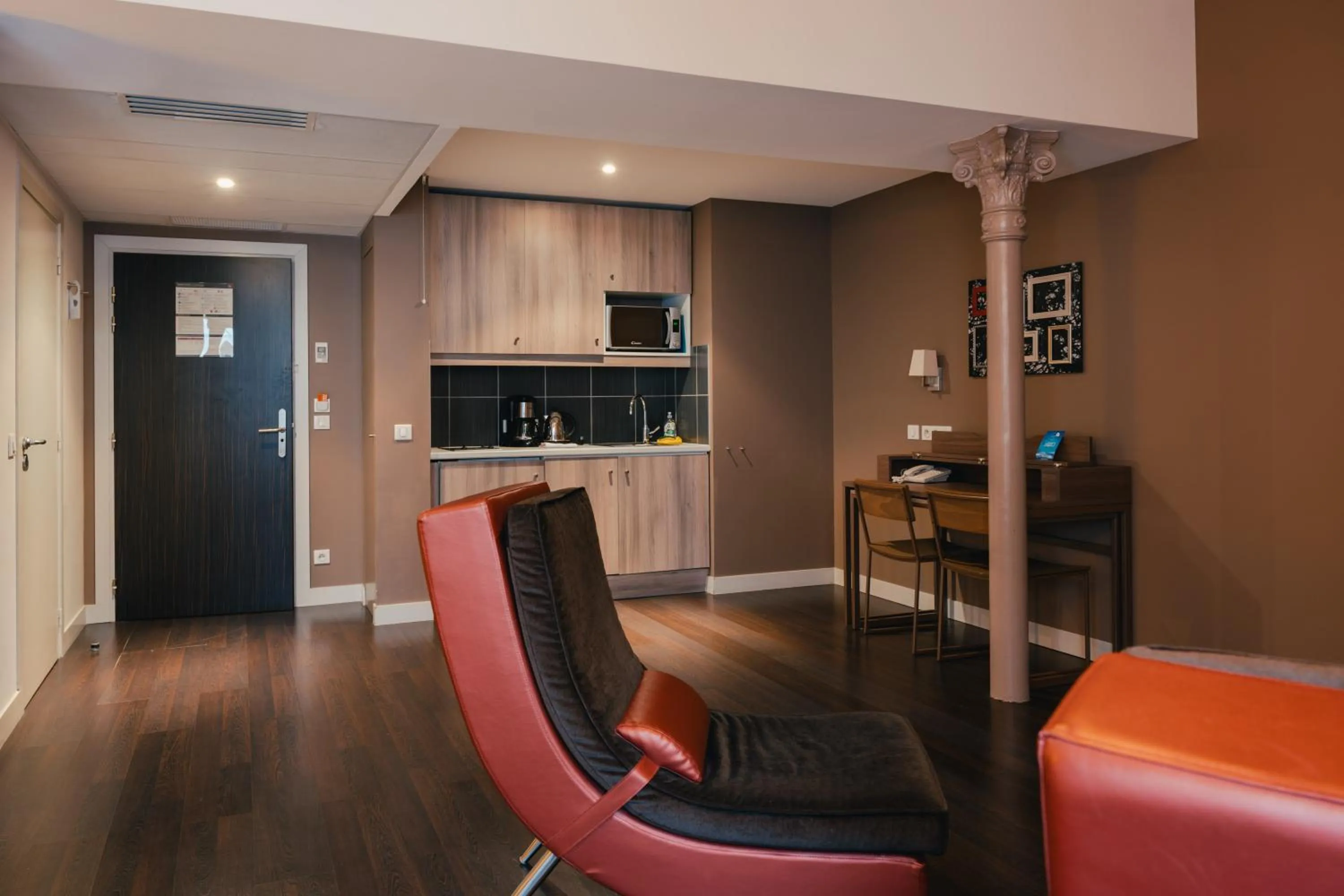 Kitchen or kitchenette in Comfort Aparthotel Saint-Etienne