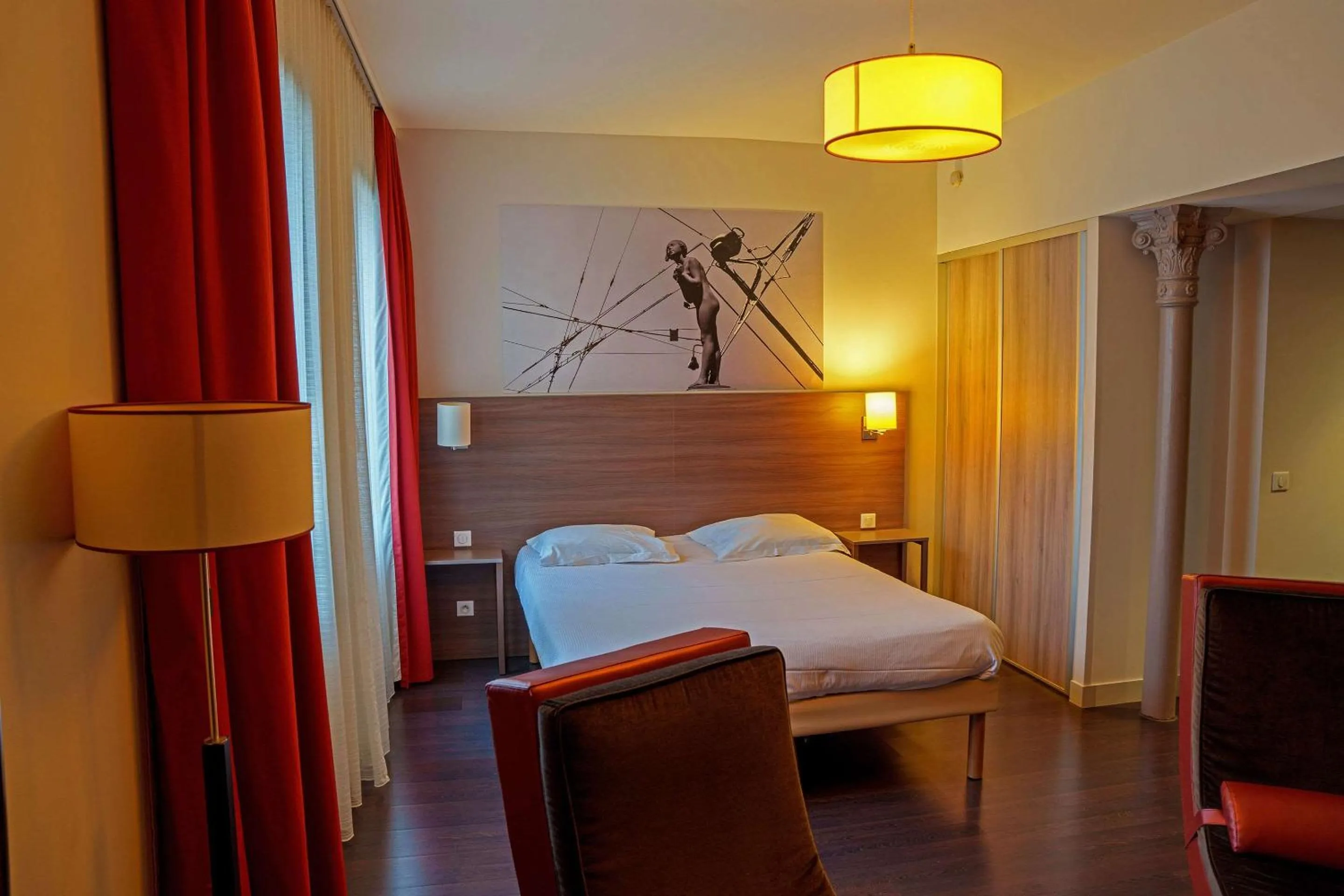 Bedroom, Bed in Comfort Aparthotel Saint-Etienne