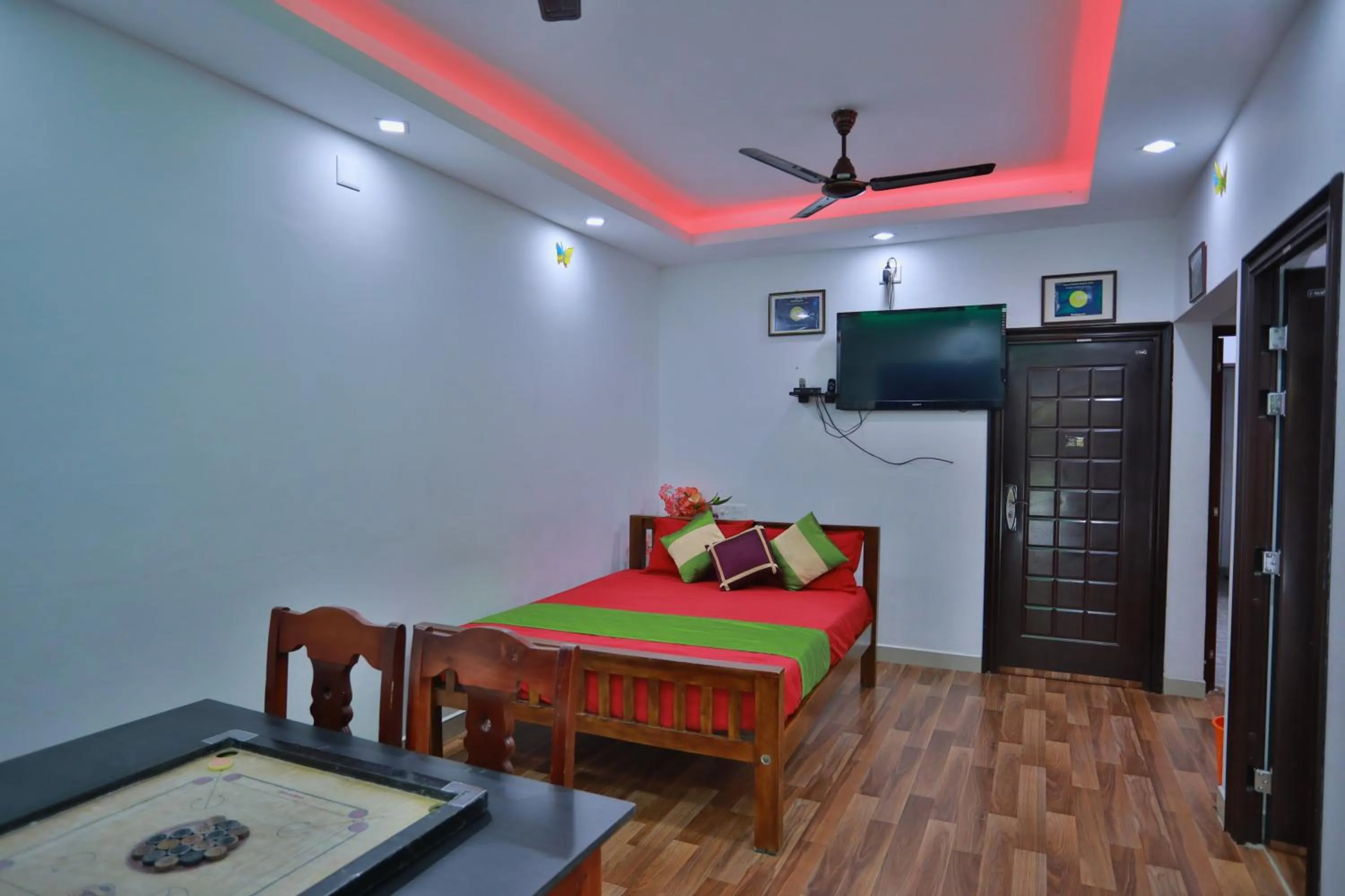 TV and multimedia, Bed in Arabian Nights Munnar Pool Villa