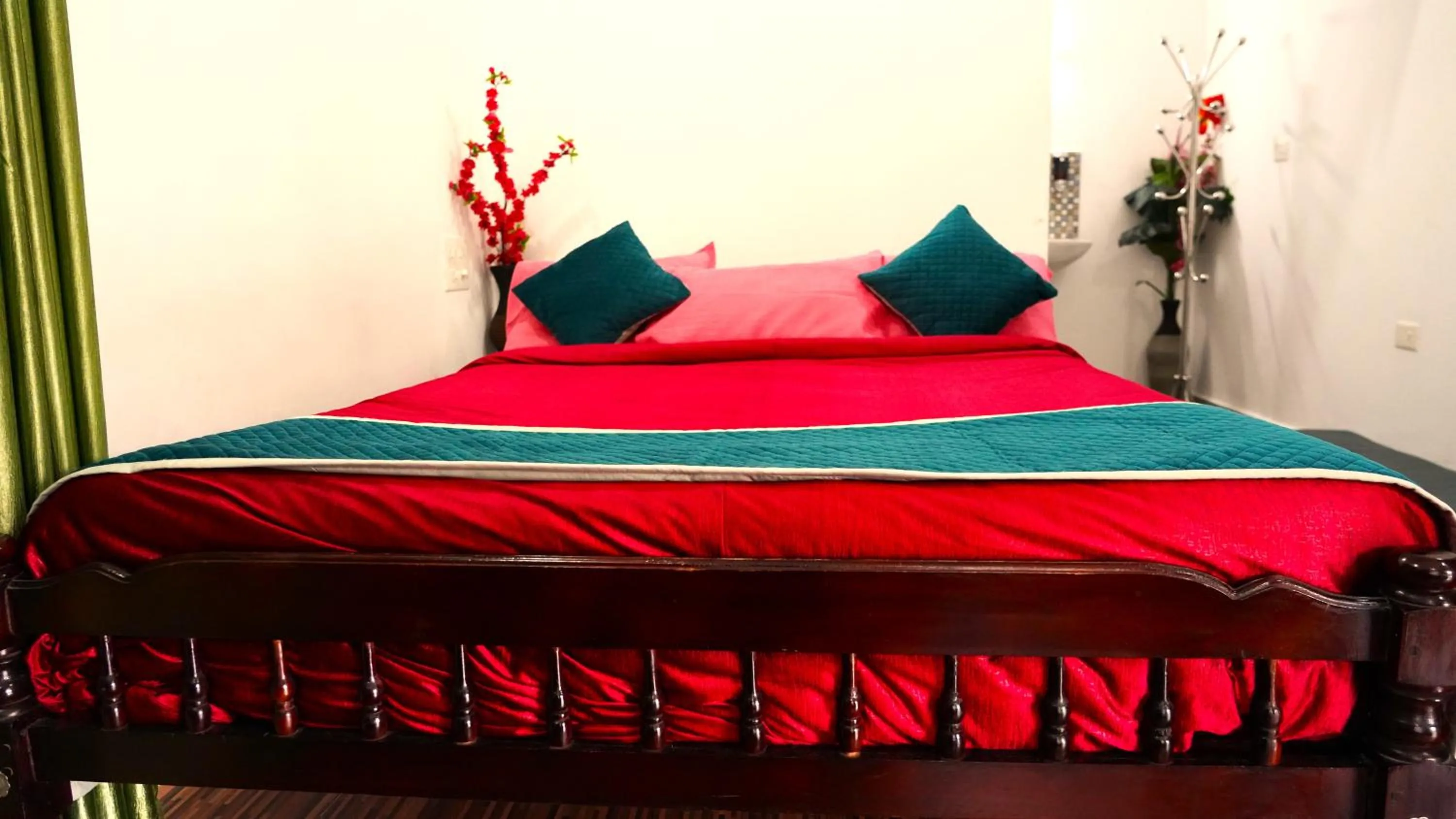 Bed in Arabian Nights Munnar Pool Villa