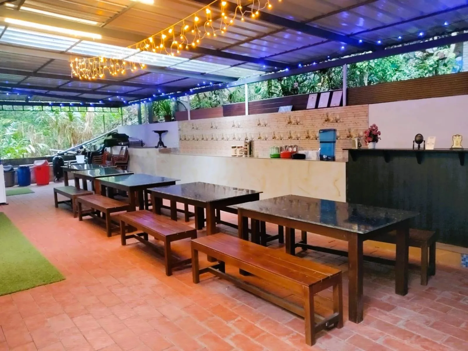 Restaurant/places to eat in Arabian Nights Munnar Pool Villa