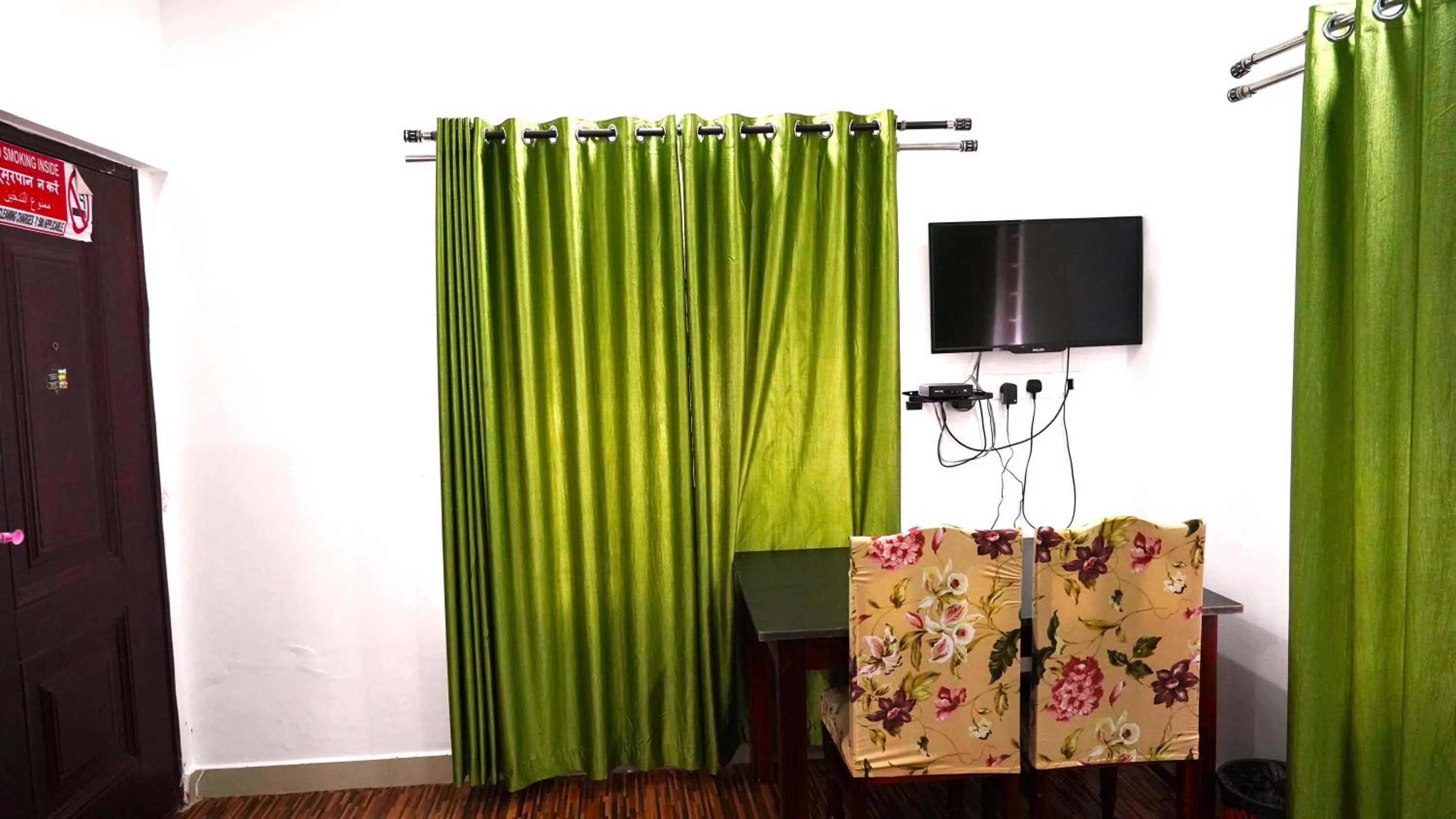 TV and multimedia in Arabian Nights Munnar Pool Villa