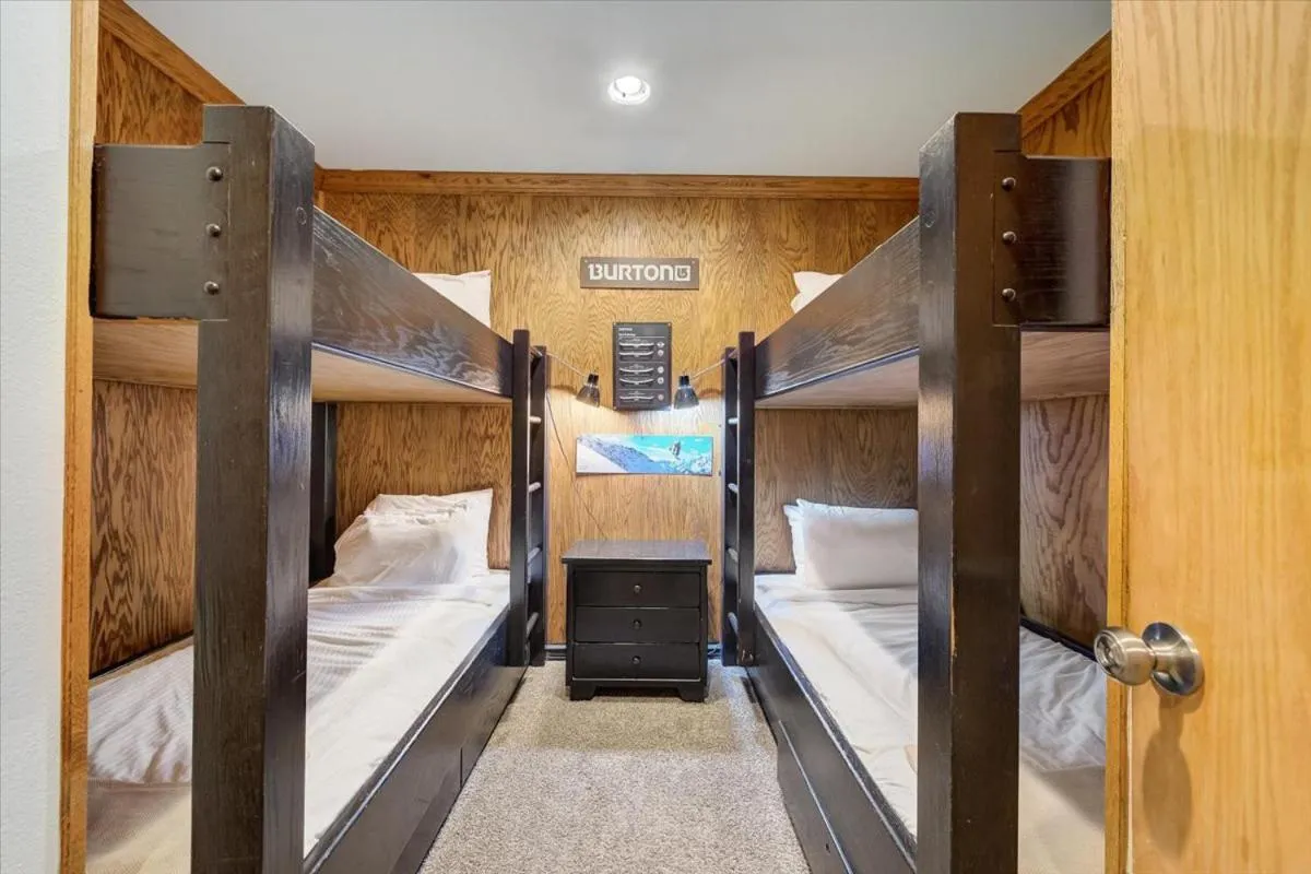 Bedroom, Bed in Shadow Ridge by All Seasons Resort Lodging