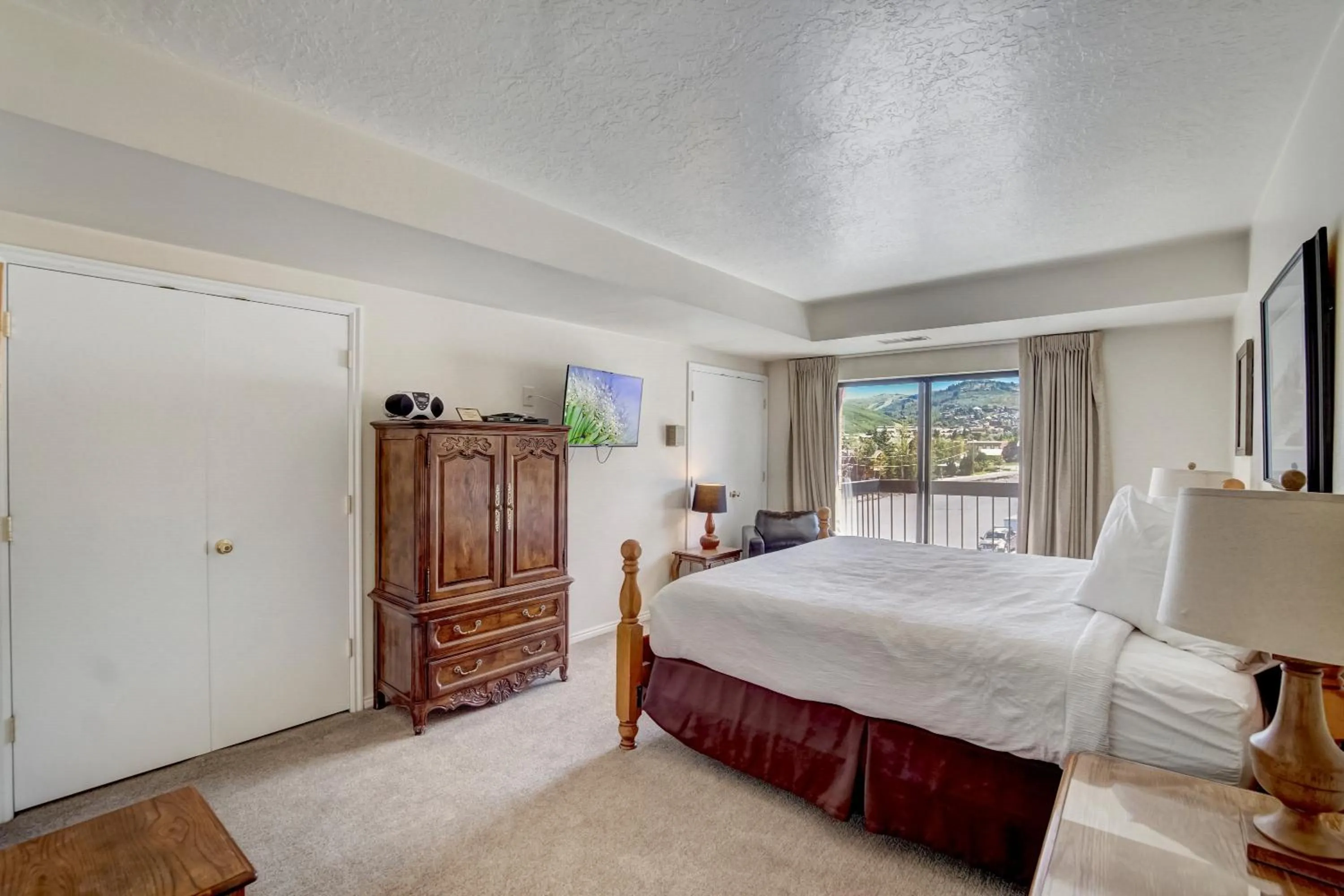 Bed in Shadow Ridge by All Seasons Resort Lodging