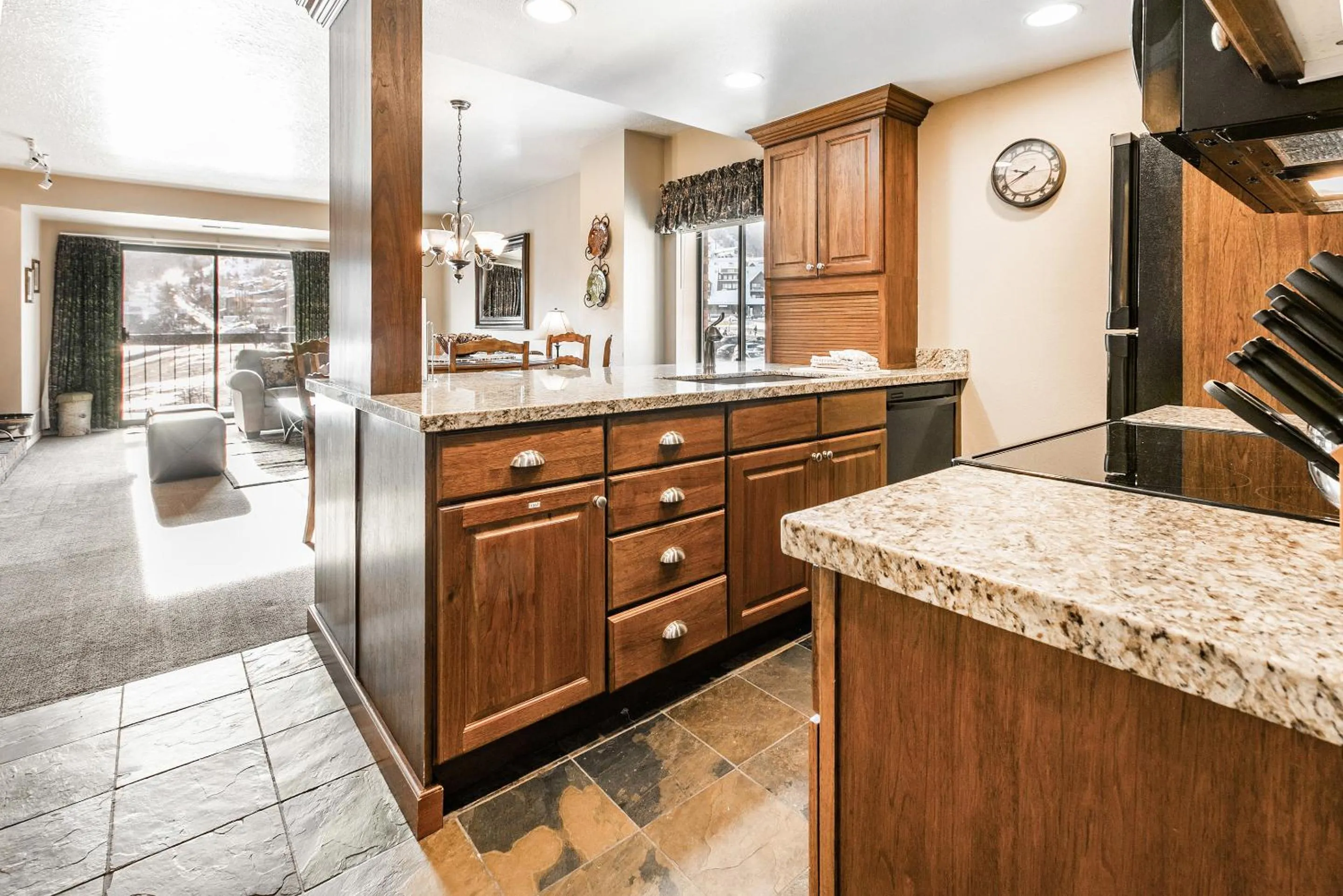 Kitchen or kitchenette in Shadow Ridge by All Seasons Resort Lodging