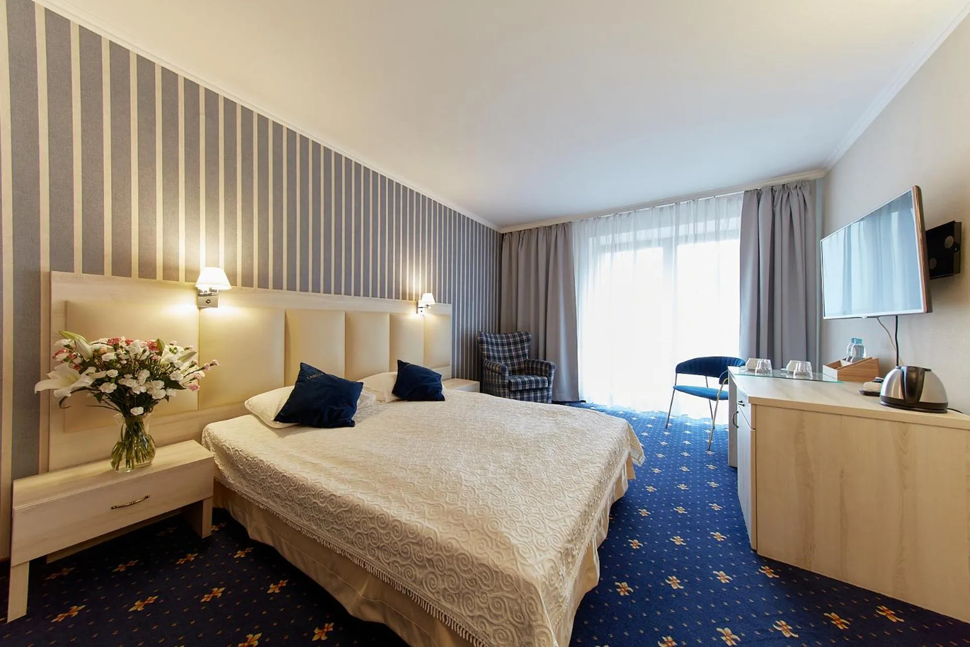 Bed in Willa Labelle