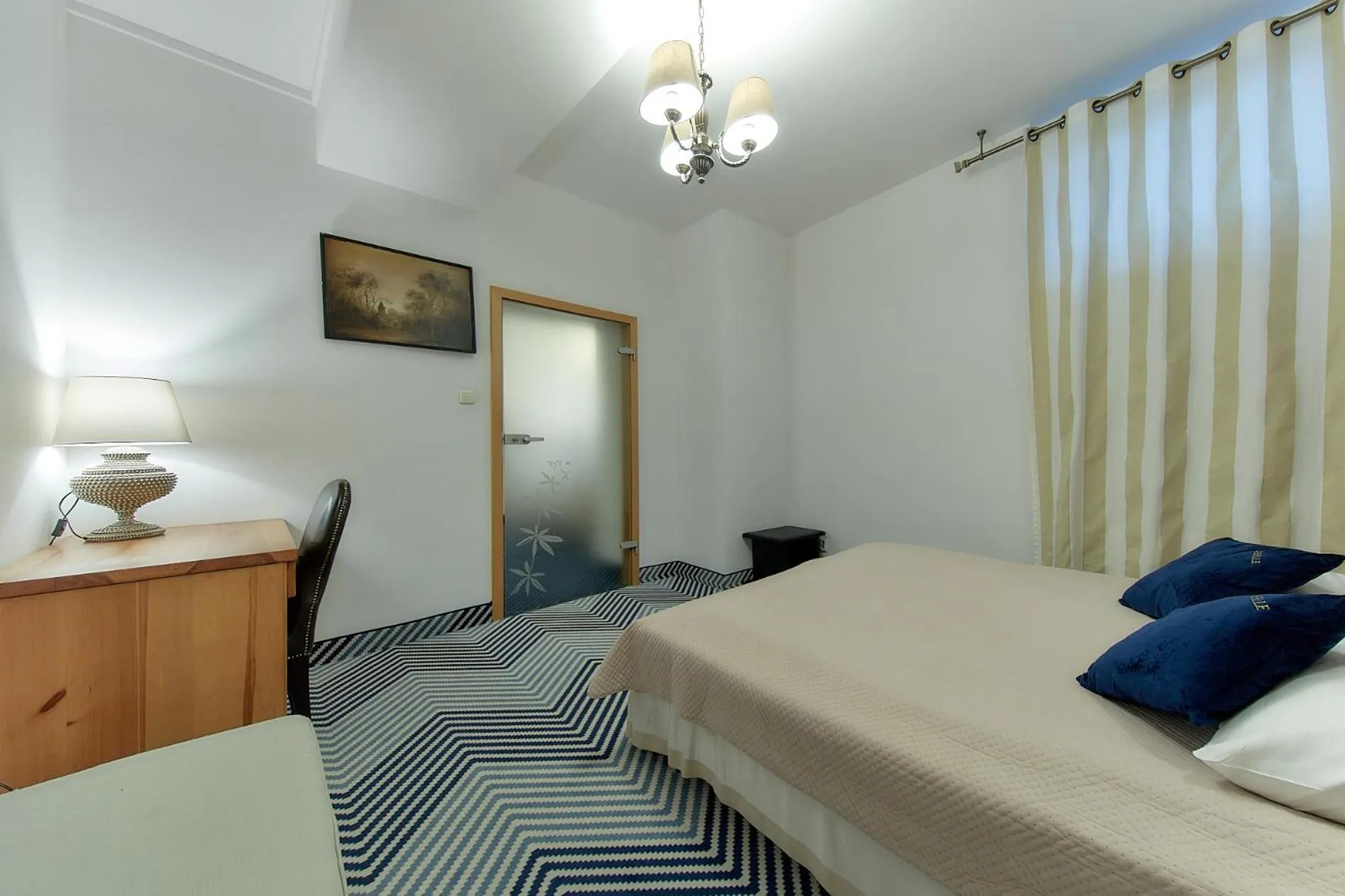 Bed in Willa Labelle