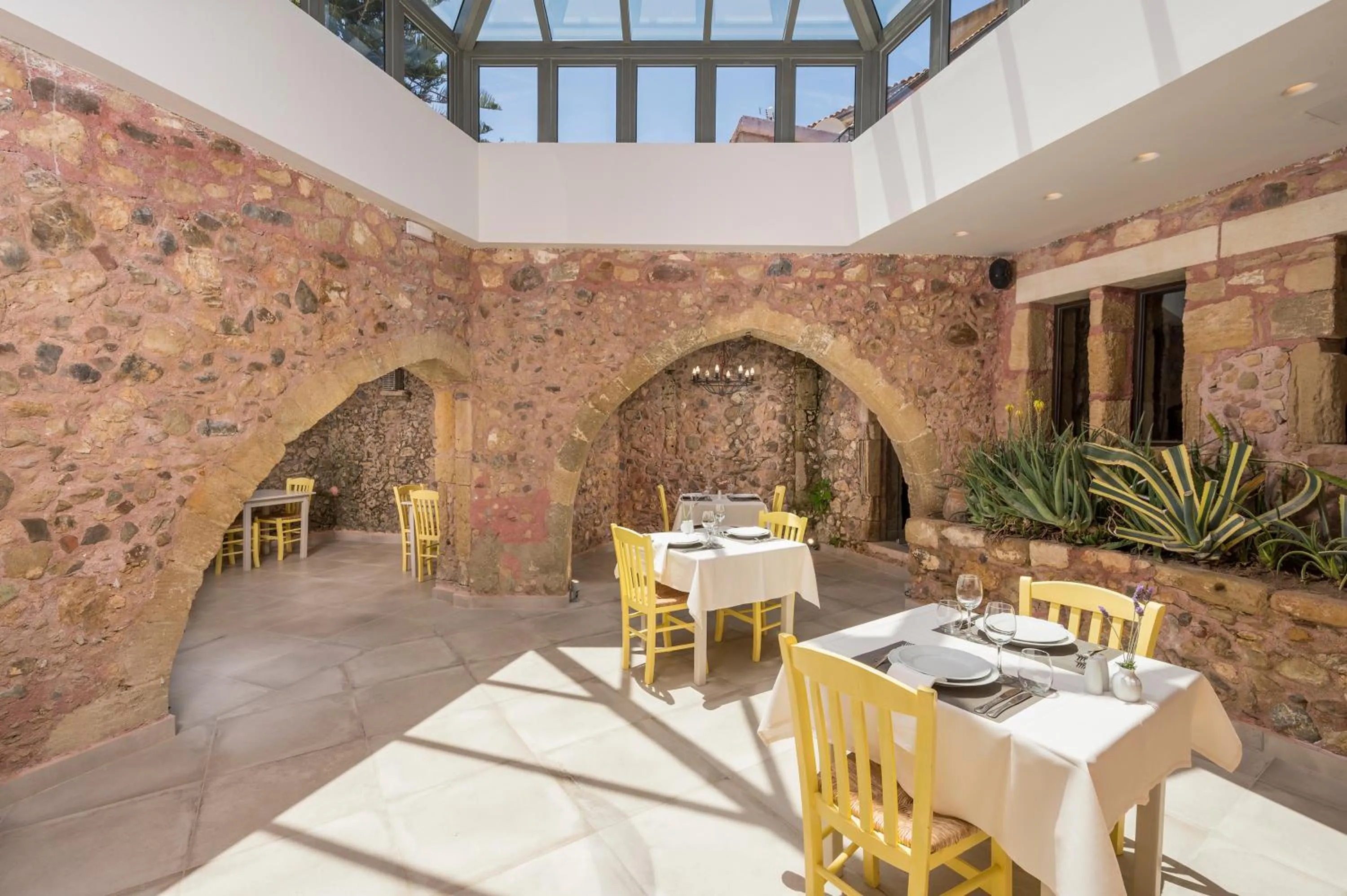 Restaurant/places to eat in Spilia Village Hotel & Villas