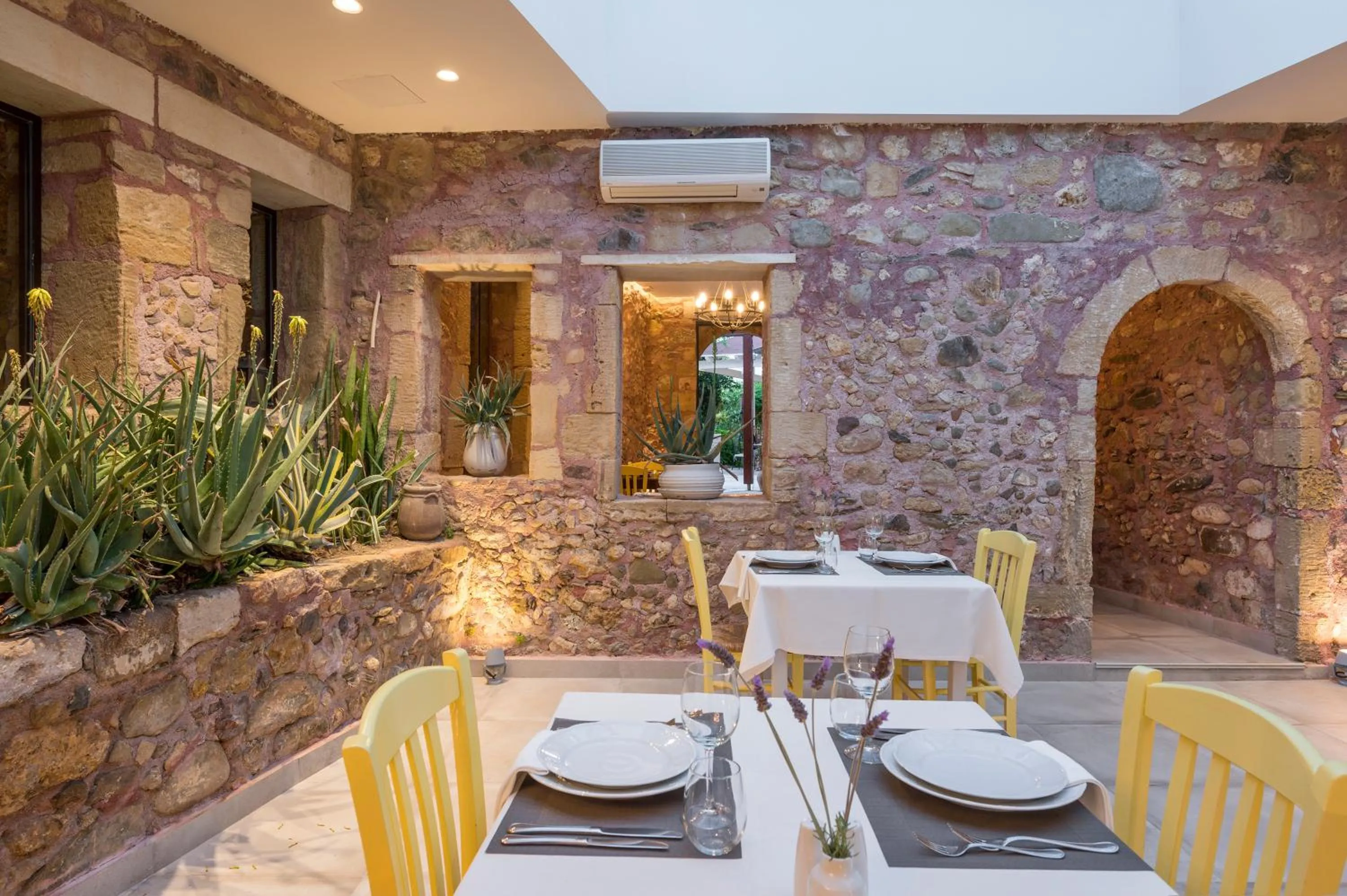 Restaurant/places to eat in Spilia Village Hotel & Villas