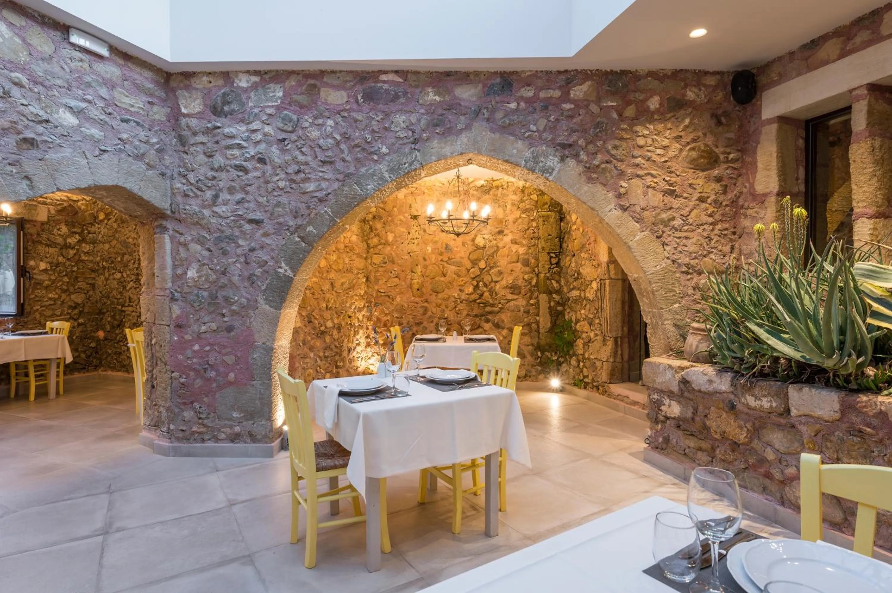 Restaurant/places to eat in Spilia Village Hotel & Villas