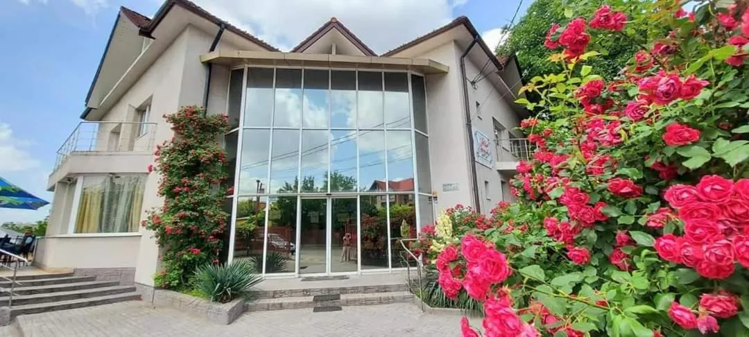 Property building in Villa Grande