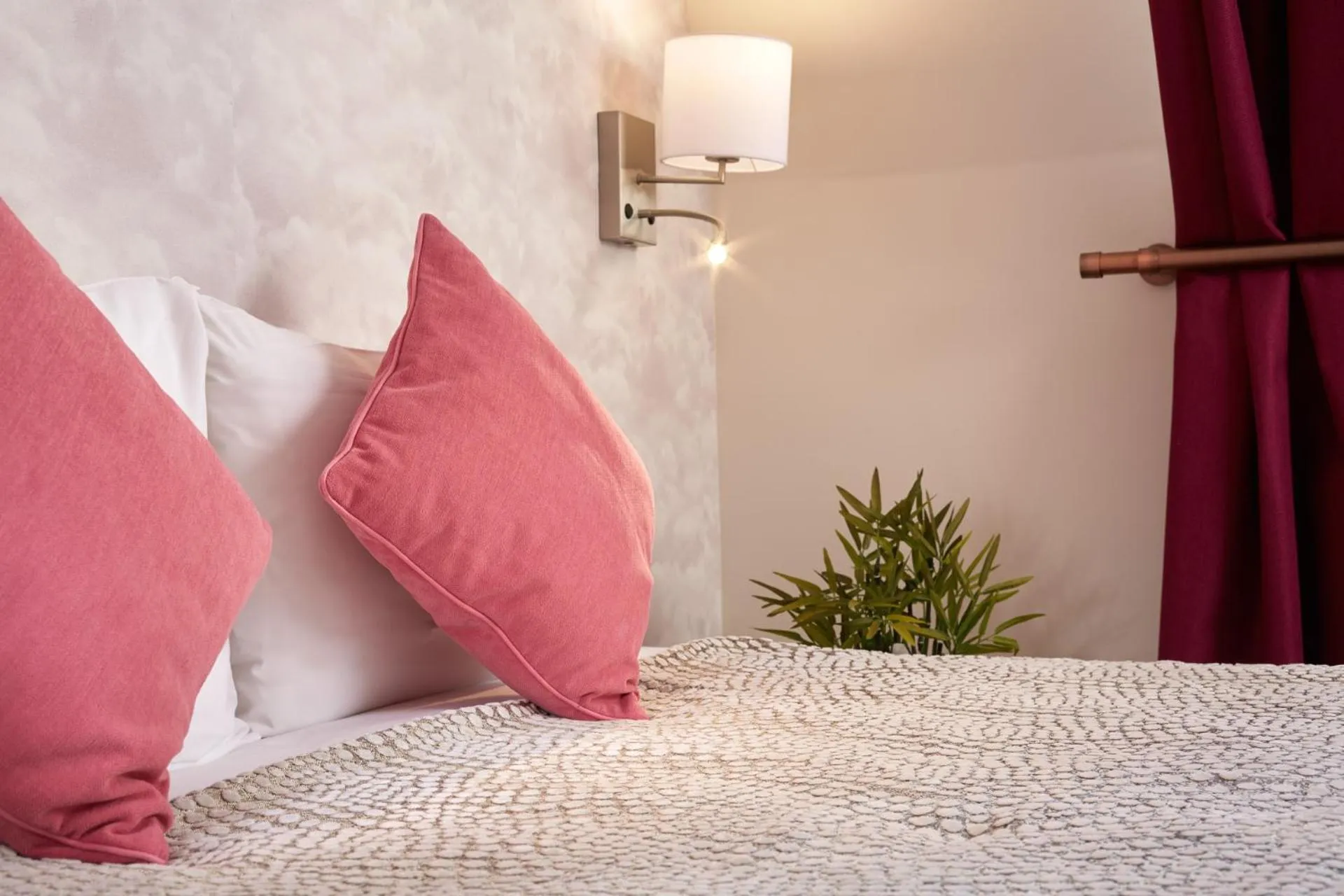 Bed in Hôtel Villa Sorel - Paris Boulogne