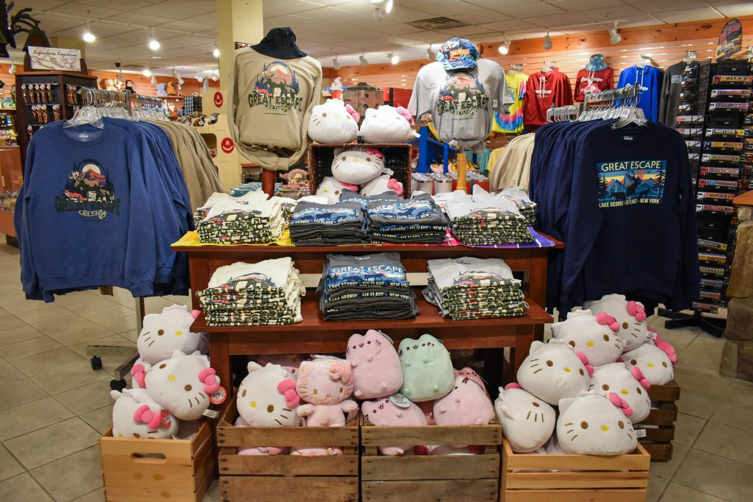On-site shops in Six Flags Great Escape Lodge & Indoor Waterpark