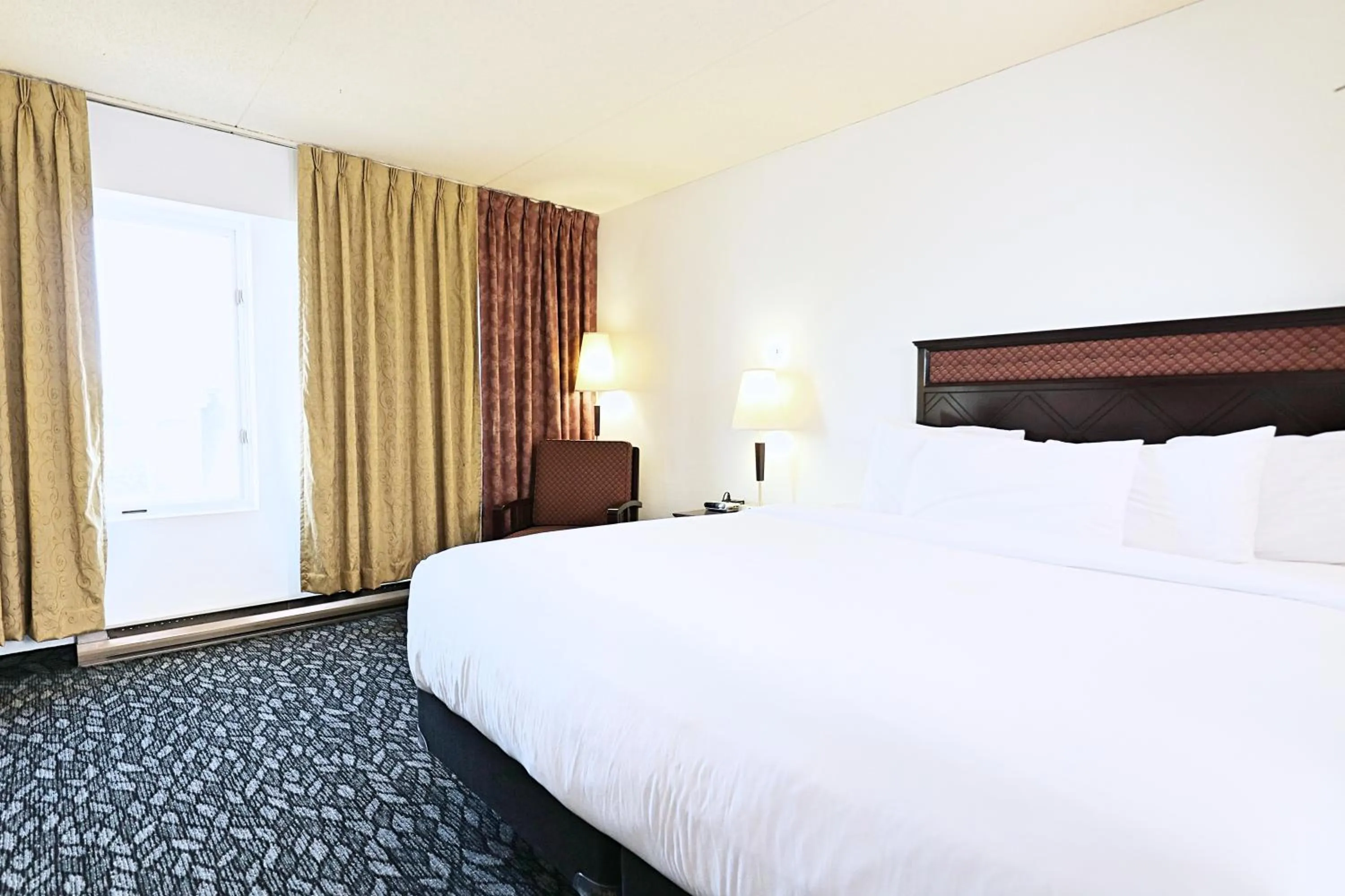 Bedroom, Bed in LELUX Hotel