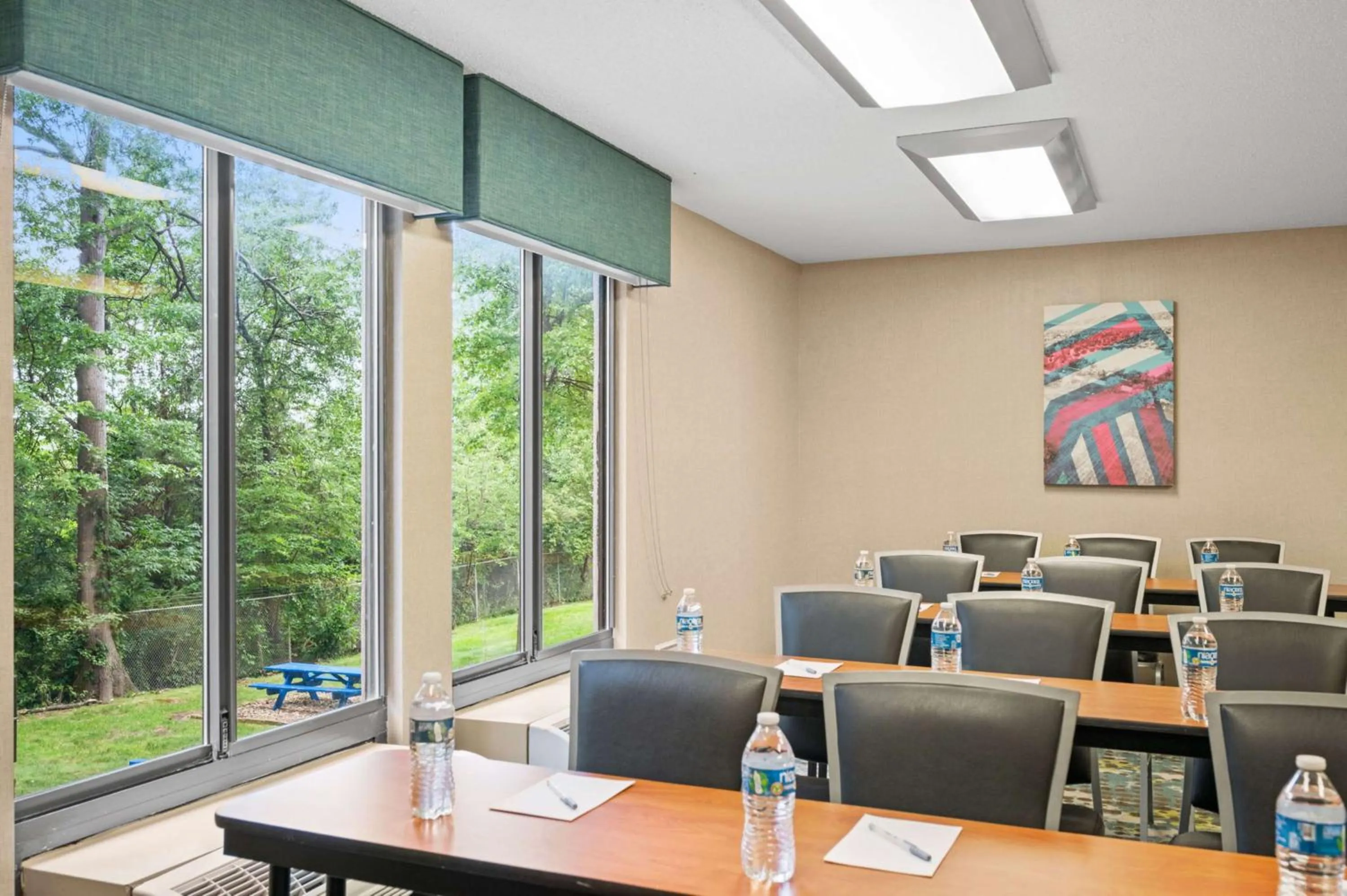 Meeting/conference room in Hampton Inn Cleveland-Westlake