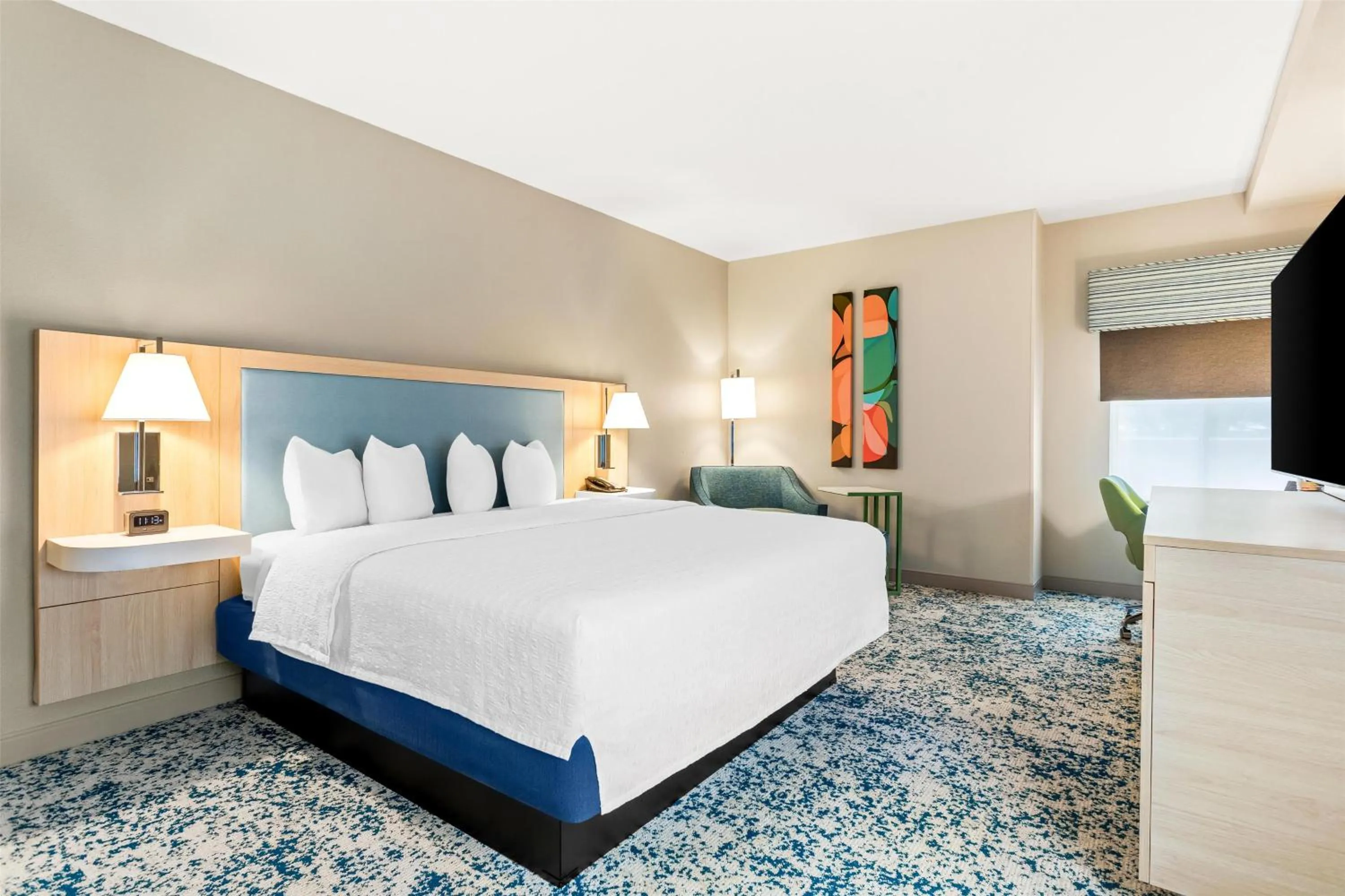 Bed in Hampton Inn & Suites St. Petersburg/Downtown