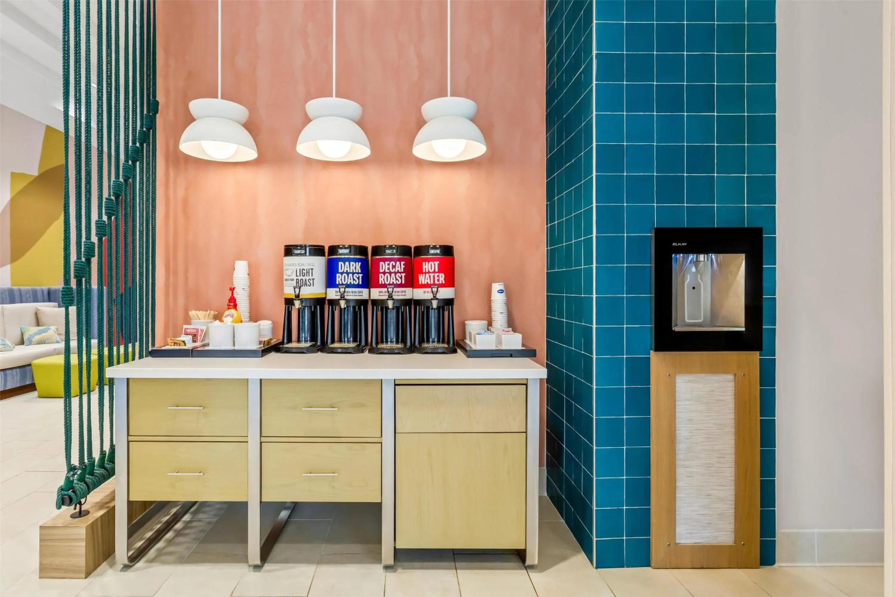 Dining area in Hampton Inn & Suites St. Petersburg/Downtown