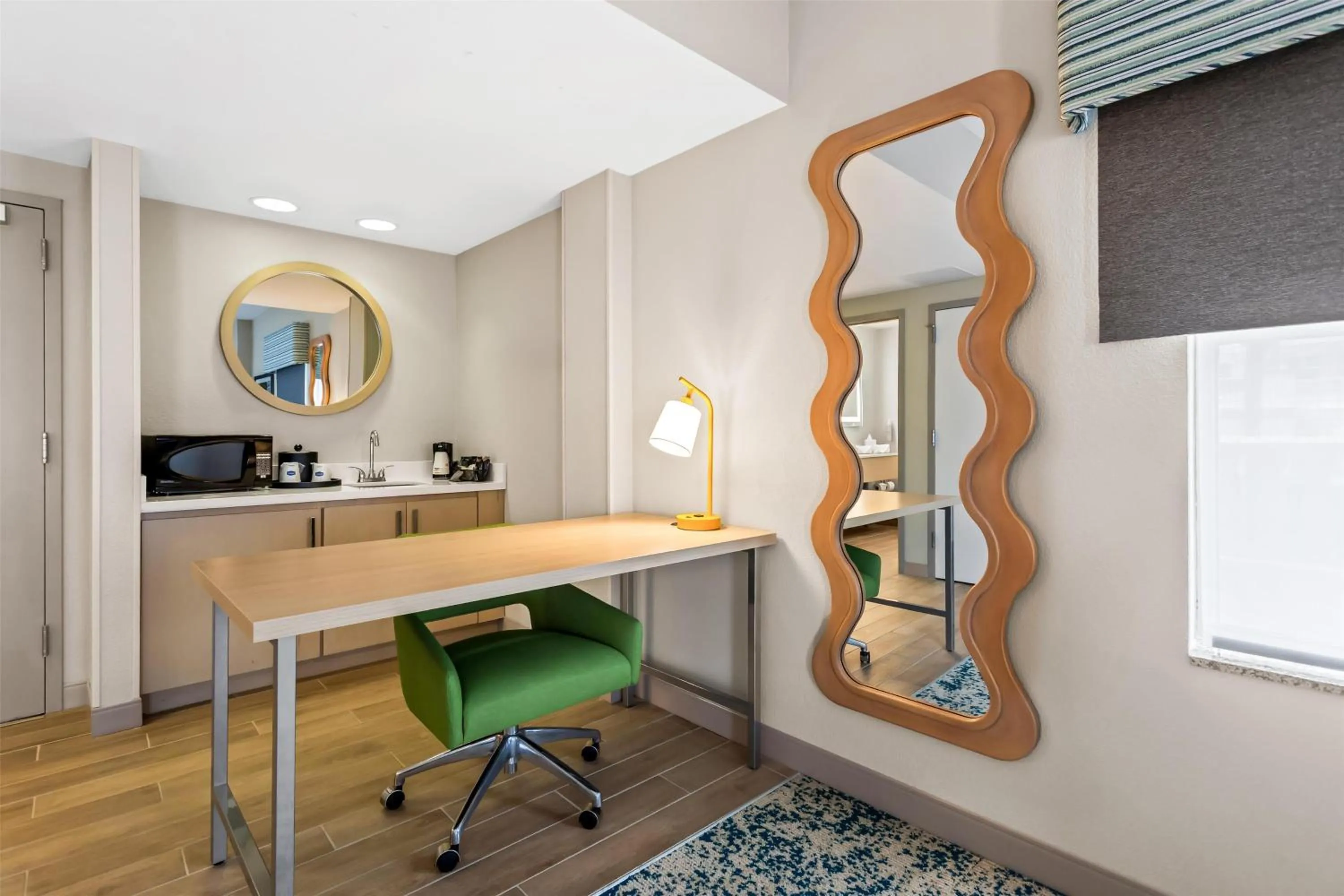 Bedroom in Hampton Inn & Suites St. Petersburg/Downtown