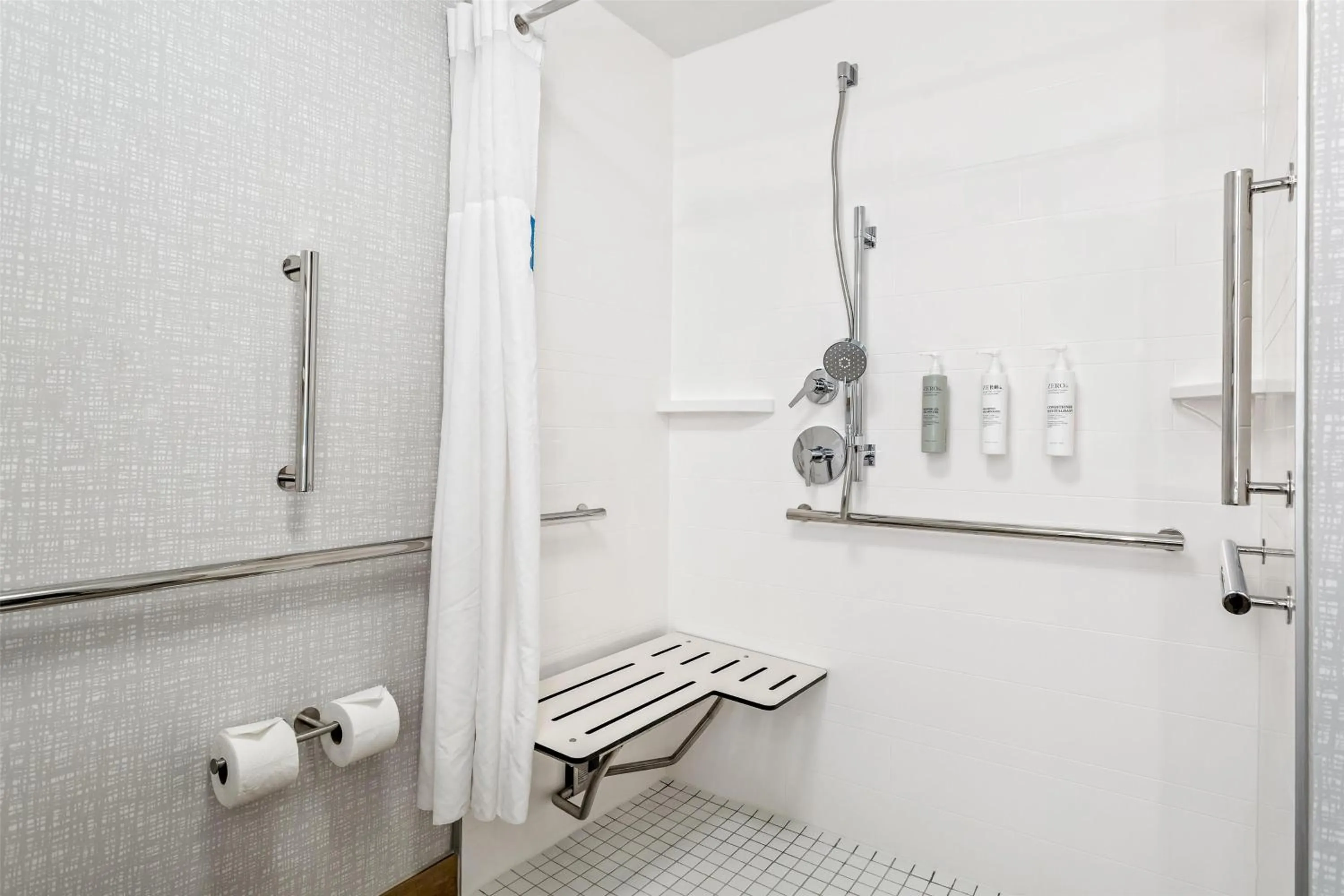 Bathroom in Hampton Inn & Suites St. Petersburg/Downtown