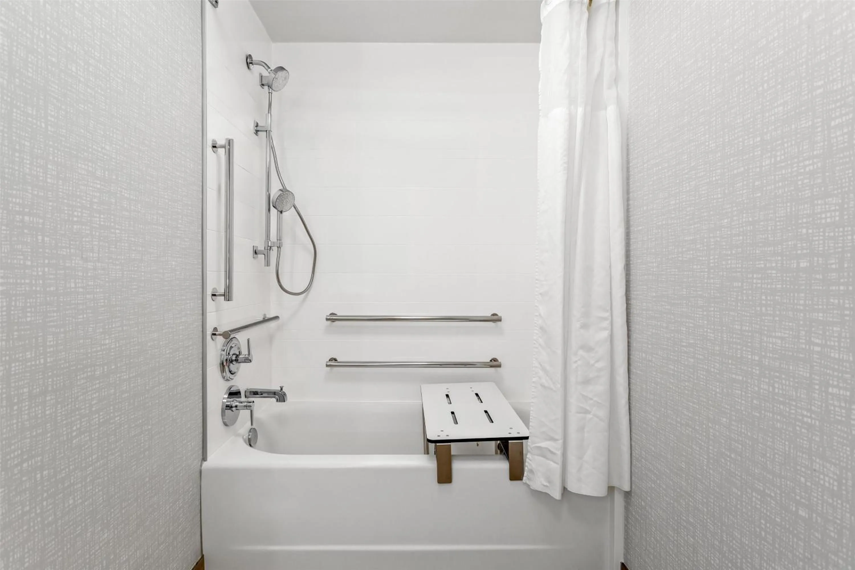 Bathroom in Hampton Inn & Suites St. Petersburg/Downtown