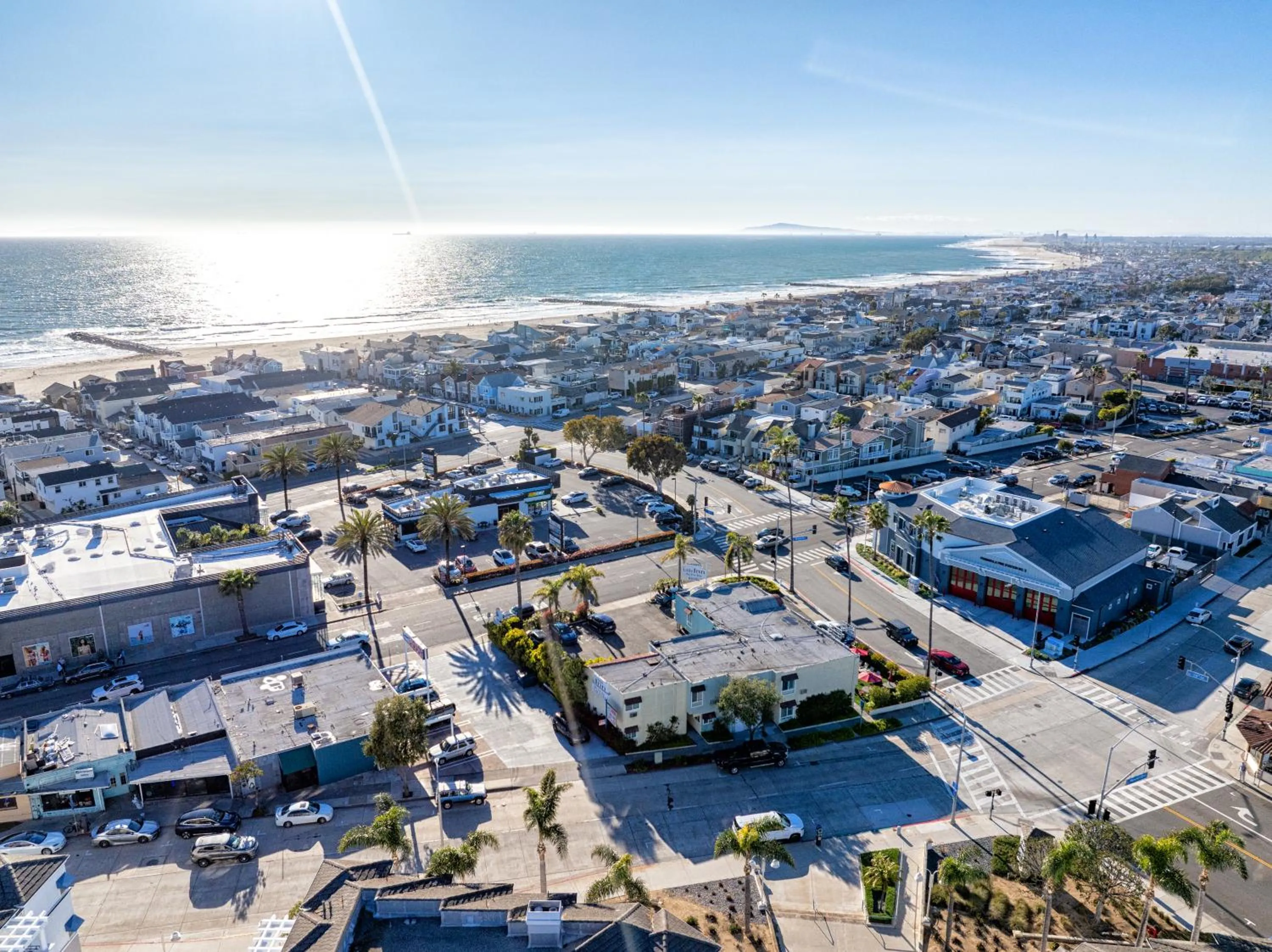 Property building in Little Inn By The Bay Newport Beach Hotel