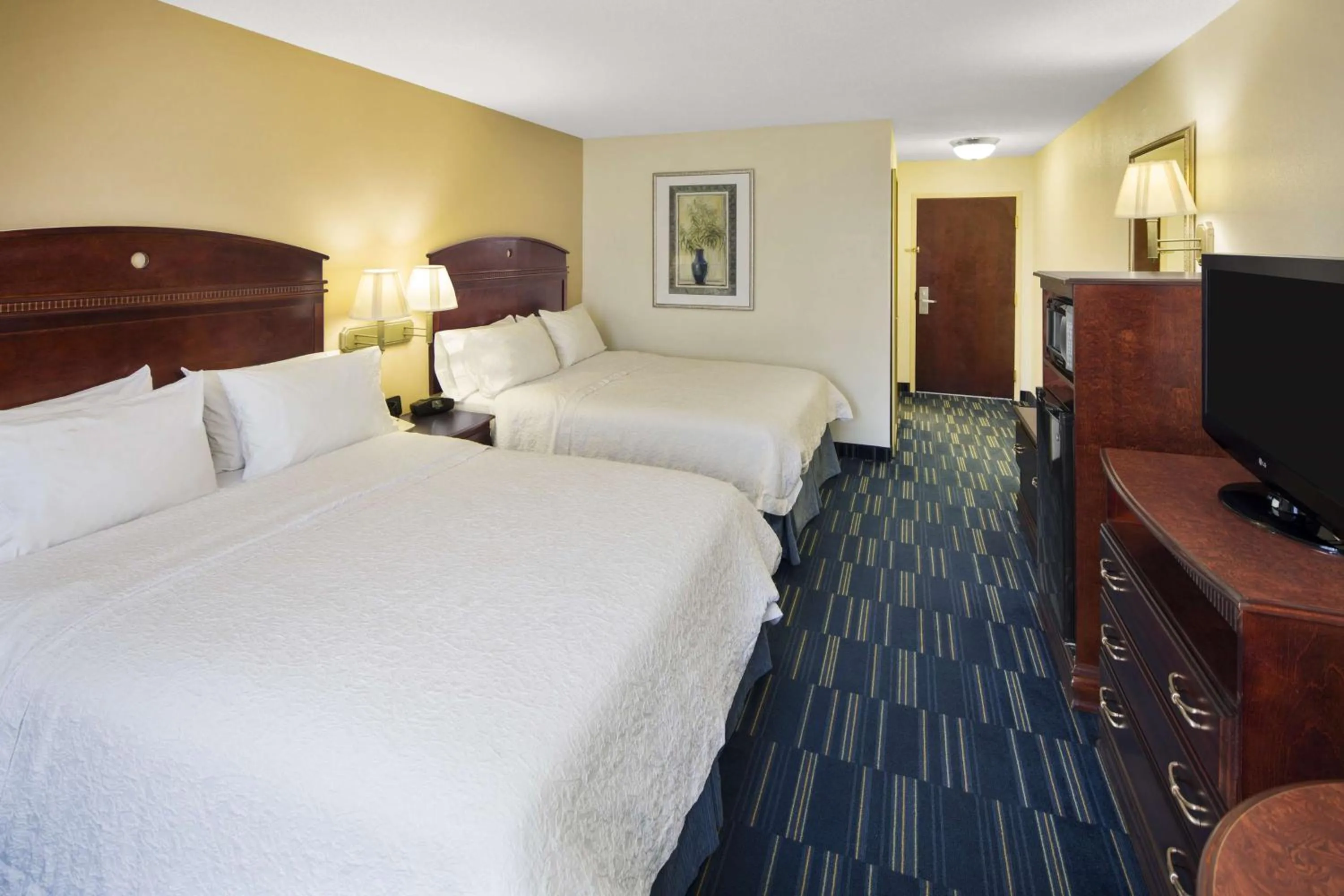 Bedroom, Bed in Hampton Inn Hinesville