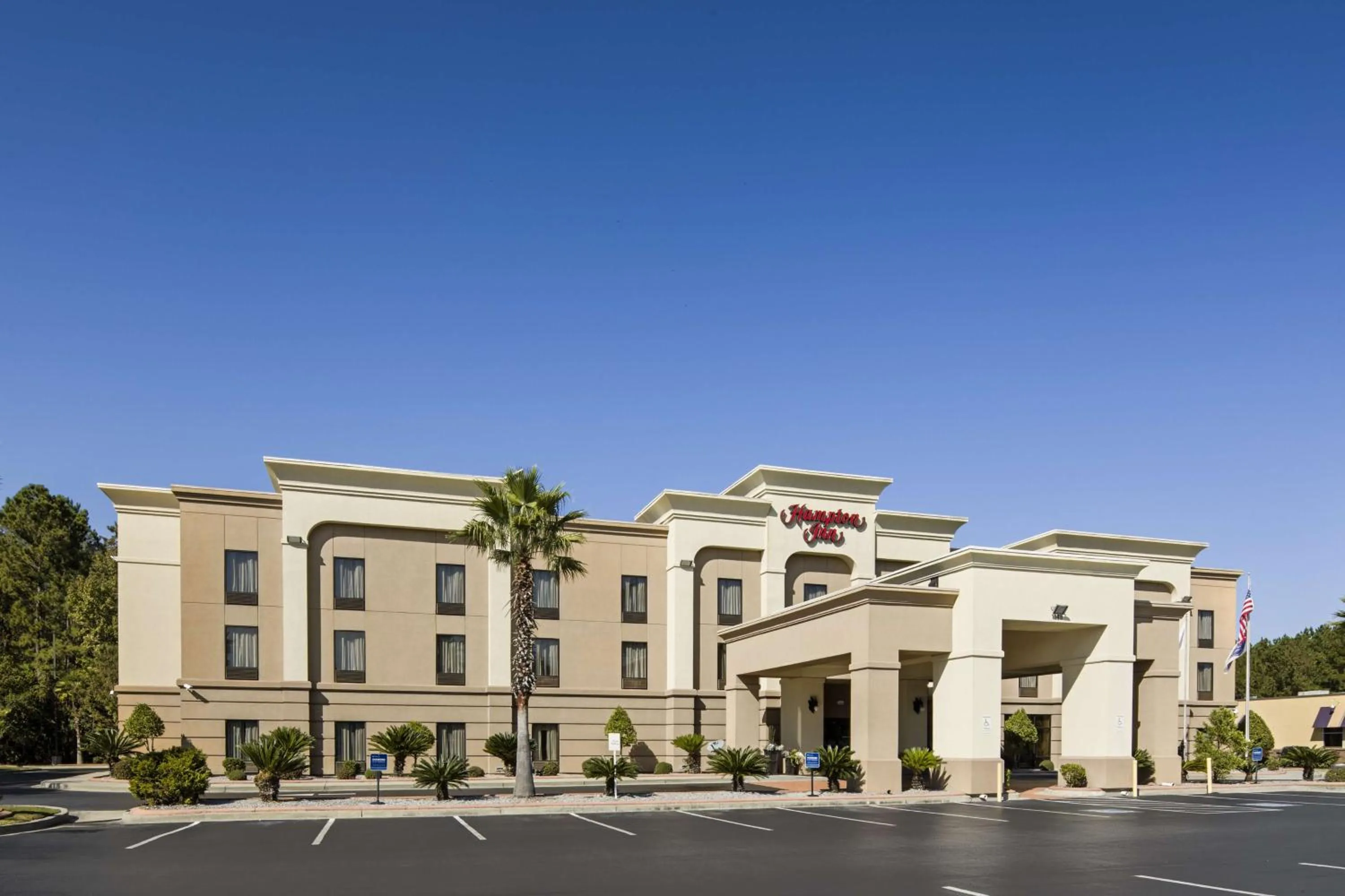 Property building in Hampton Inn Hinesville