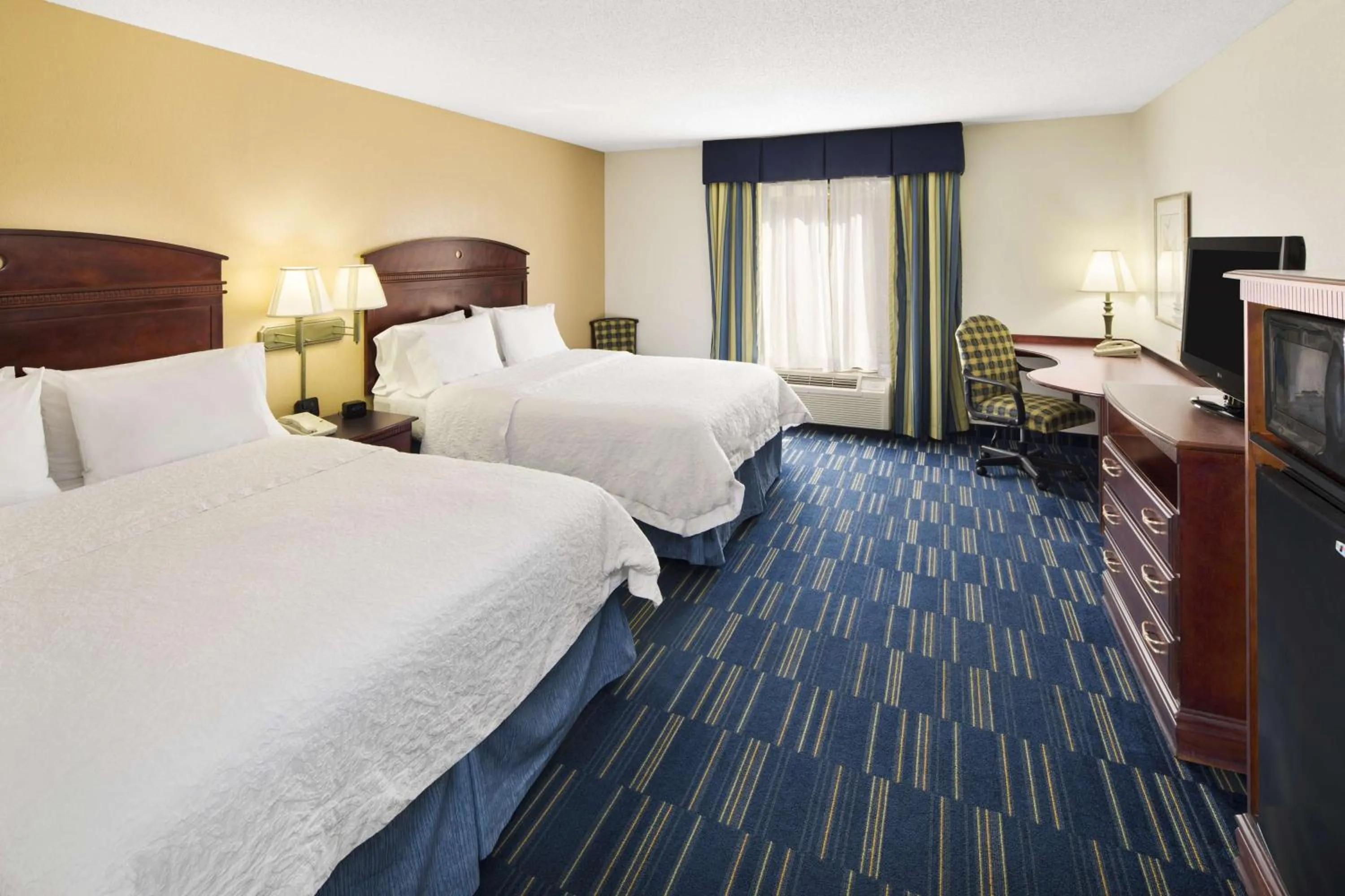 Bedroom, Bed in Hampton Inn Hinesville