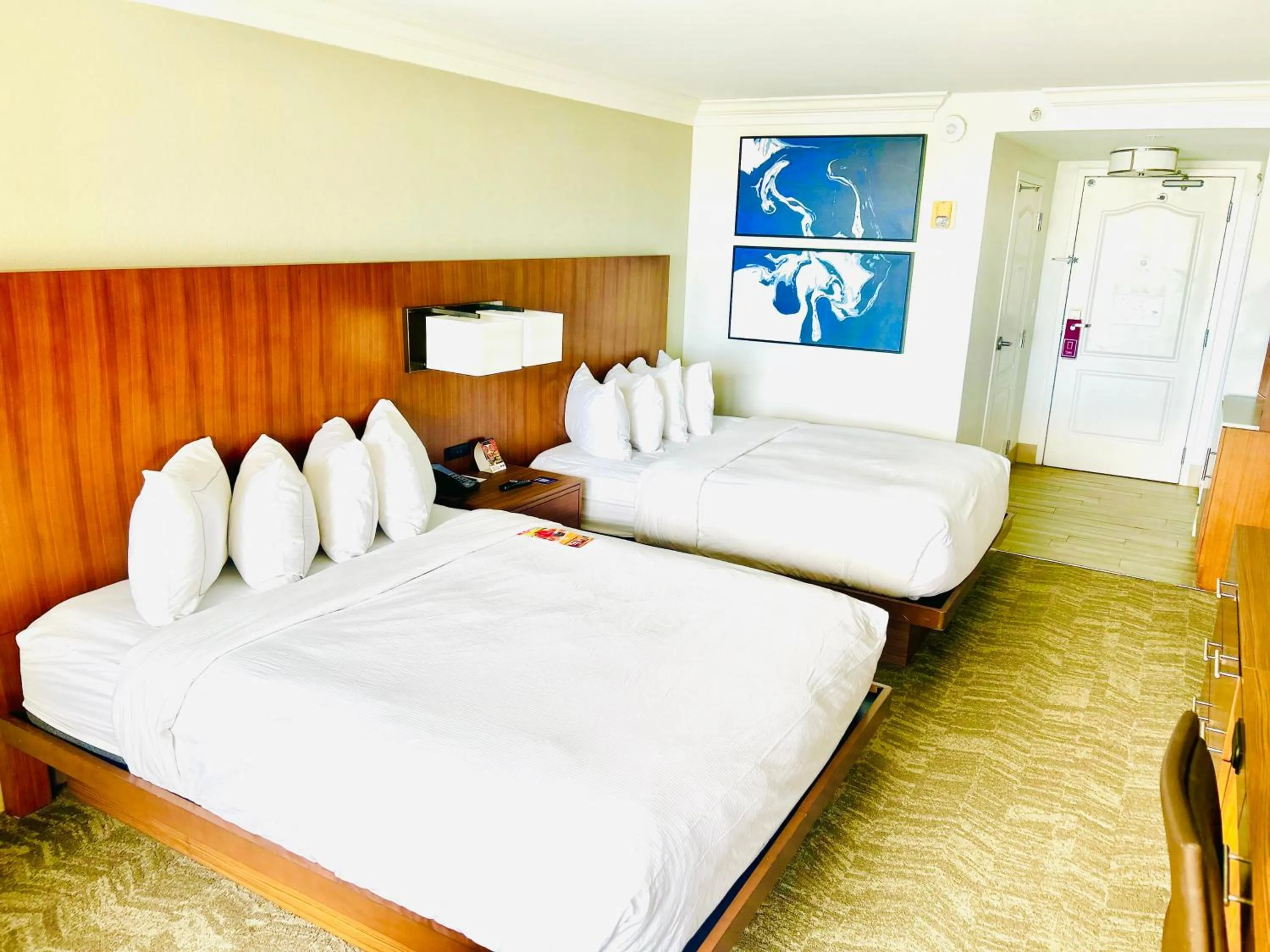 Bed in Hilton Pensacola Beach