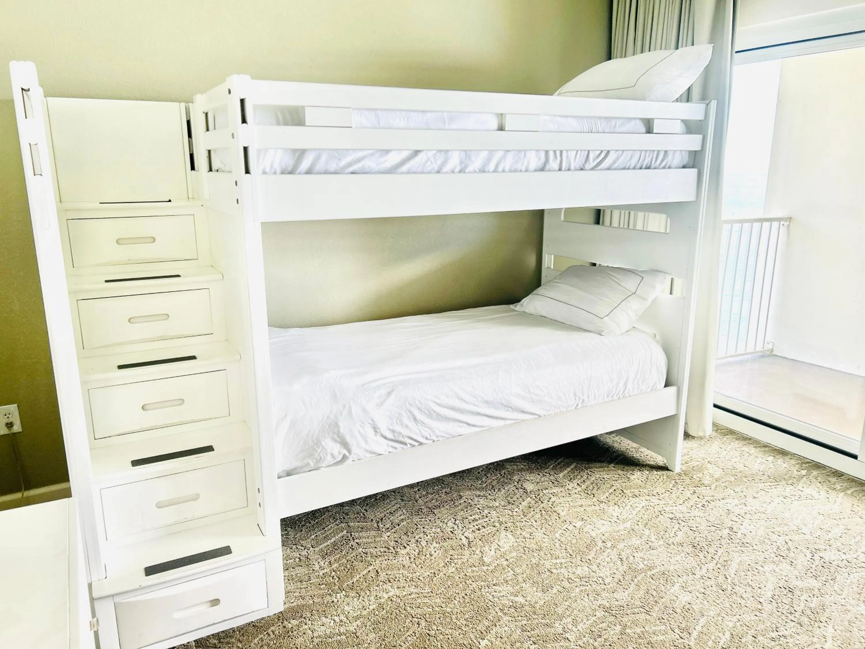 Bed in Hilton Pensacola Beach