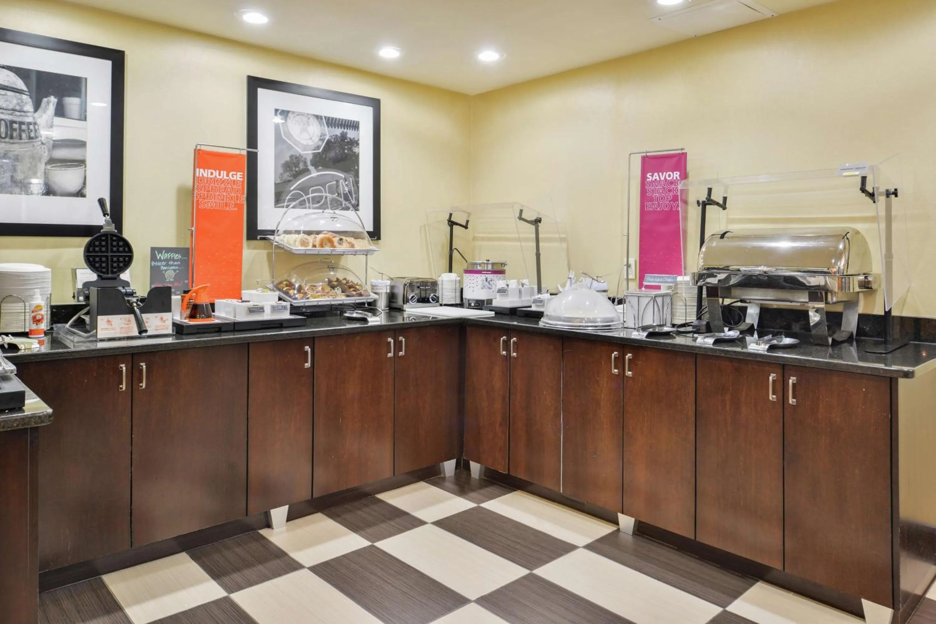 Coffee/tea facilities in Hampton Inn Raleigh Clayton I-40 Garner