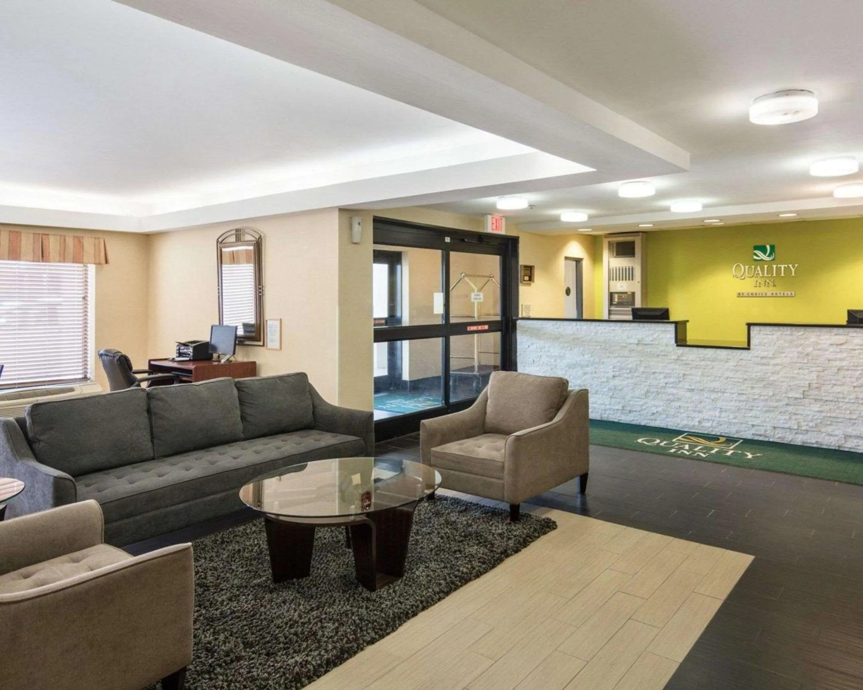 Lobby or reception in Quality Inn Richmond Airport