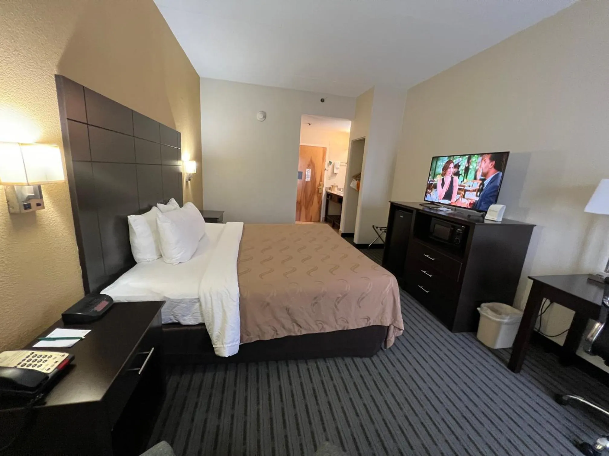 Bed in Quality Inn Richmond Airport